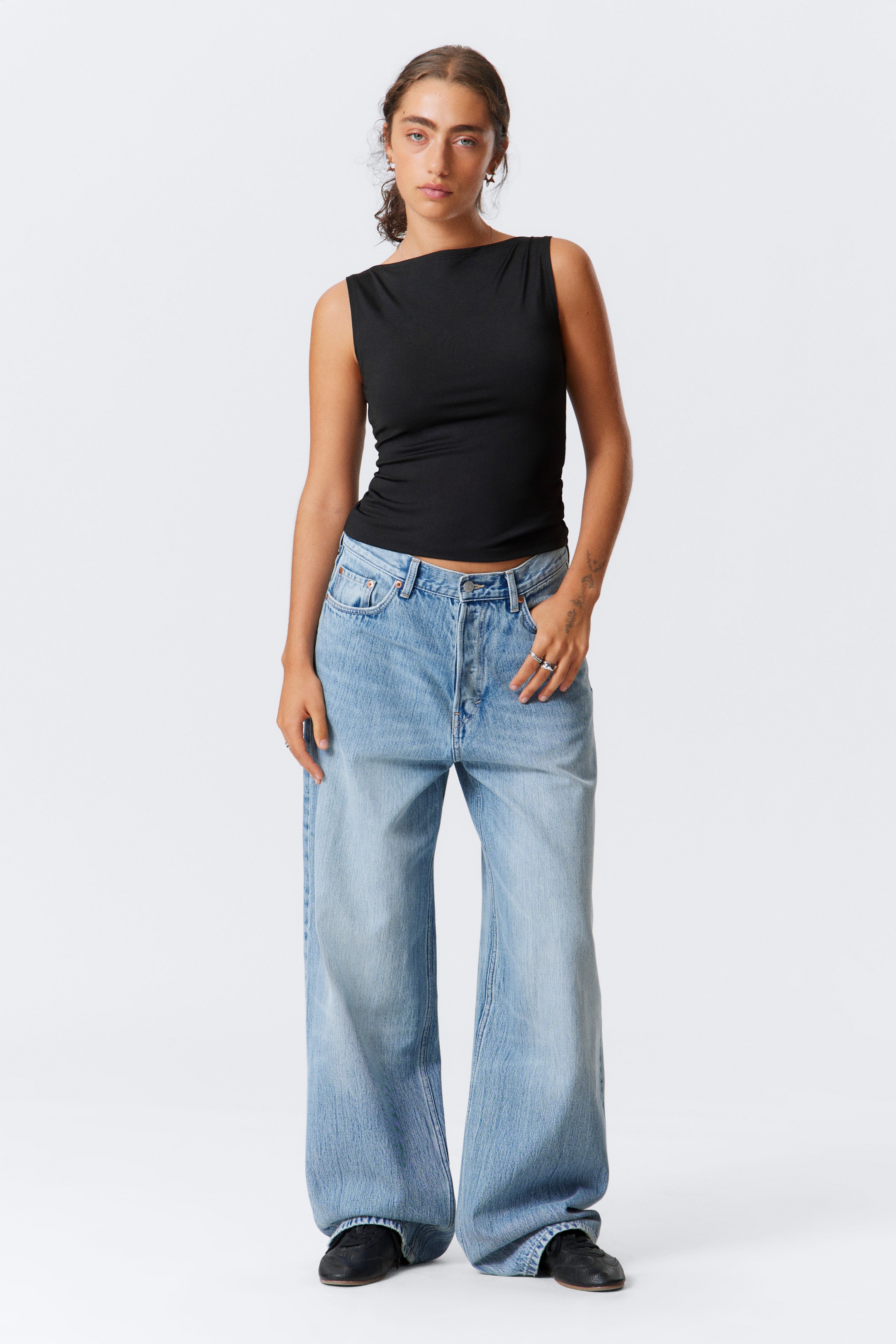 Zobrazit větší obrázek: Annie Sleeveless Boat-Neck Top - Black - ŽENY | H&M CZ 2