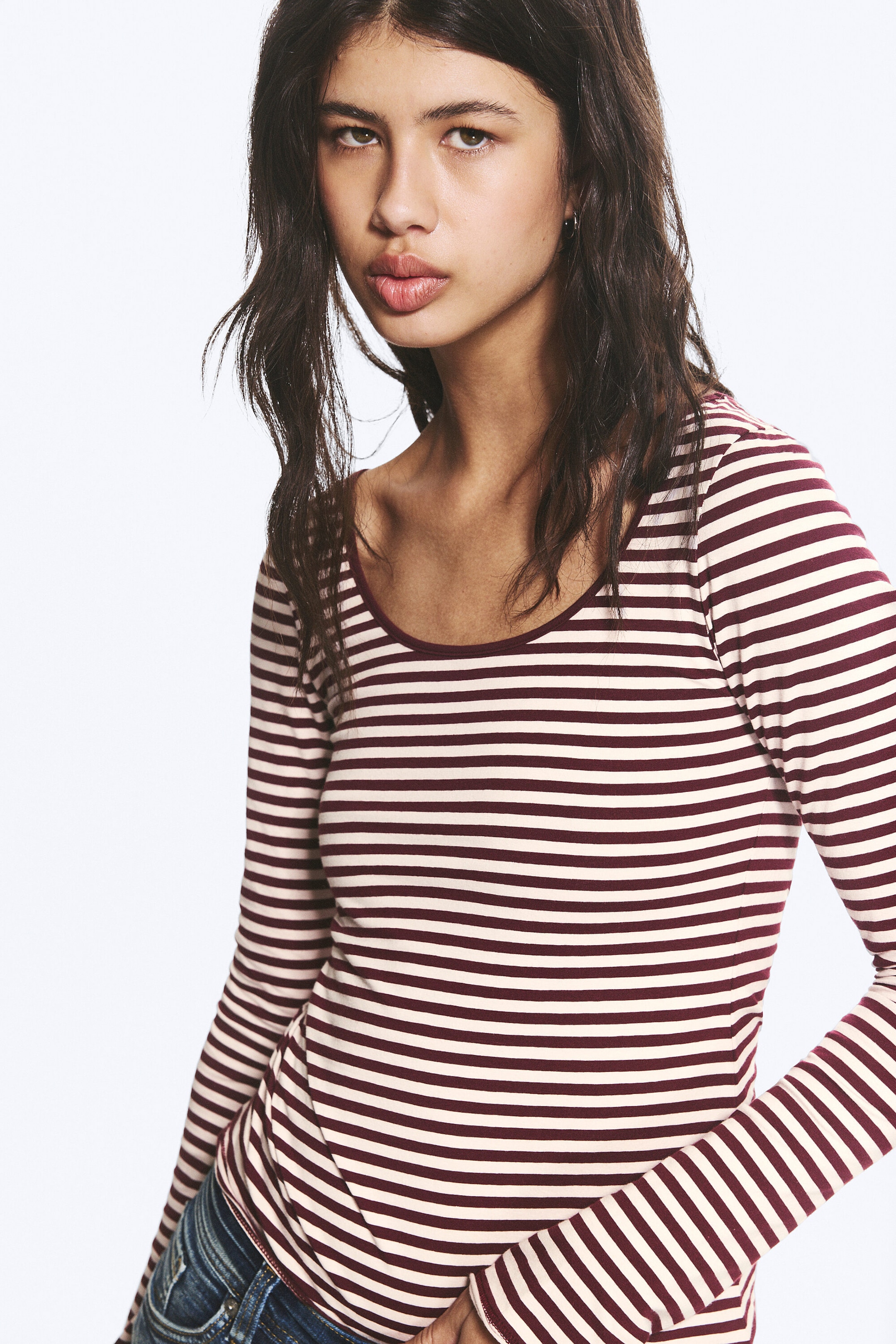 Pink & burgunderrot gestreift - Langärmliges Slim Fit-Top mit U-Ausschnitt - 2