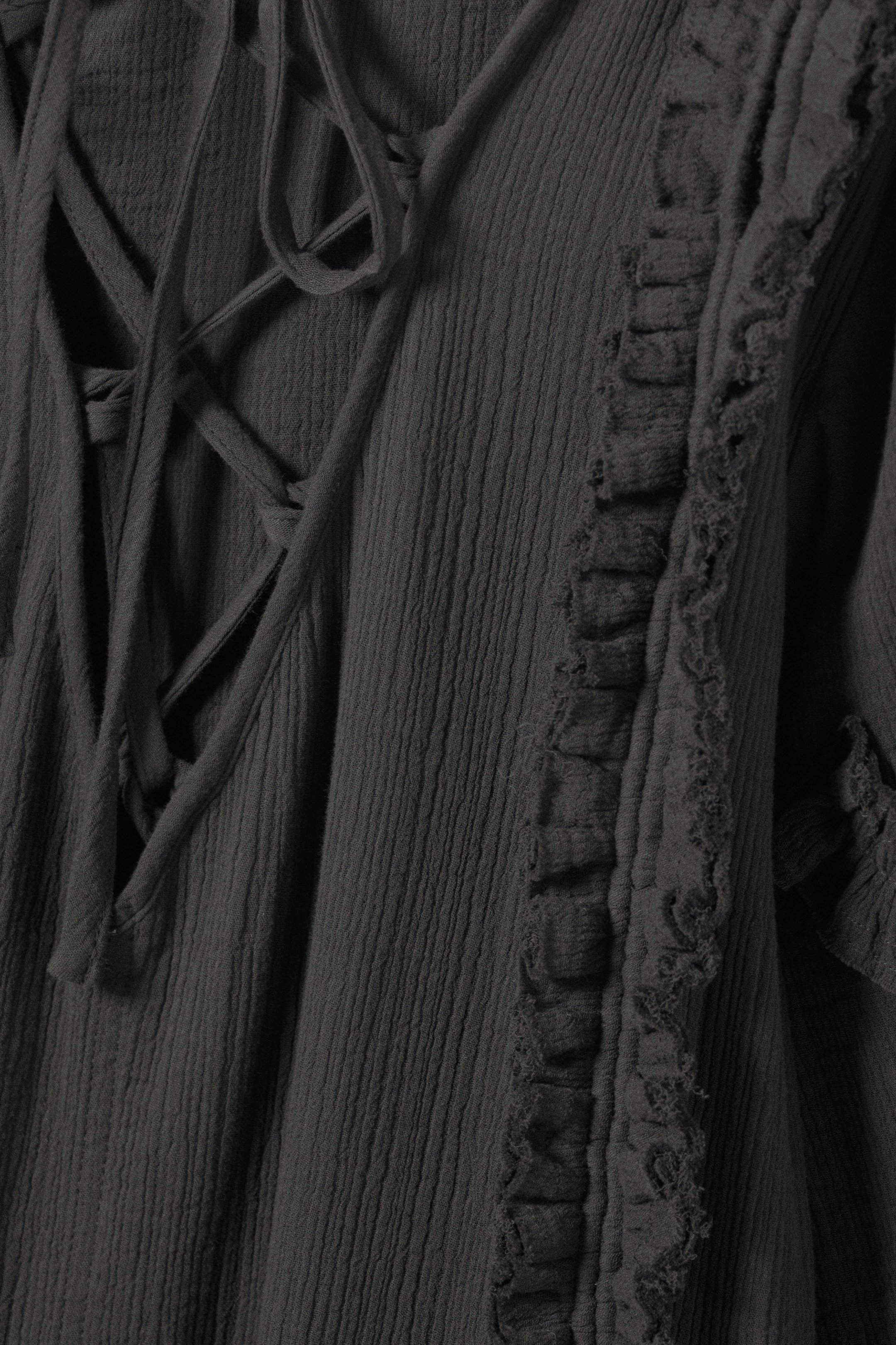 Dunkelgrau - Lange Tunika mit Rüschen und Ausschnitten - 2