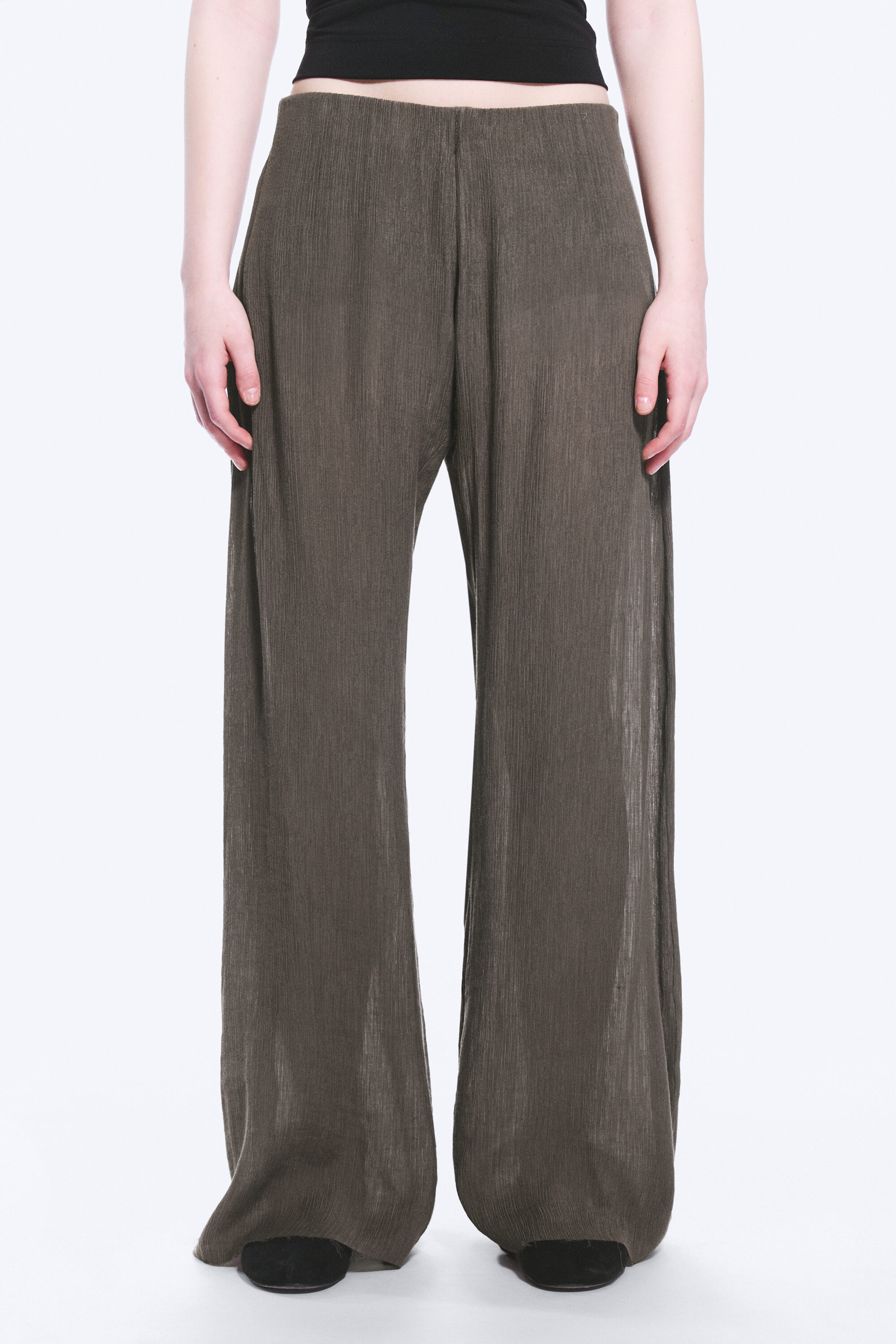 Dark Brown - Crinkled Low-Rise Wide-Leg Trousers - 2