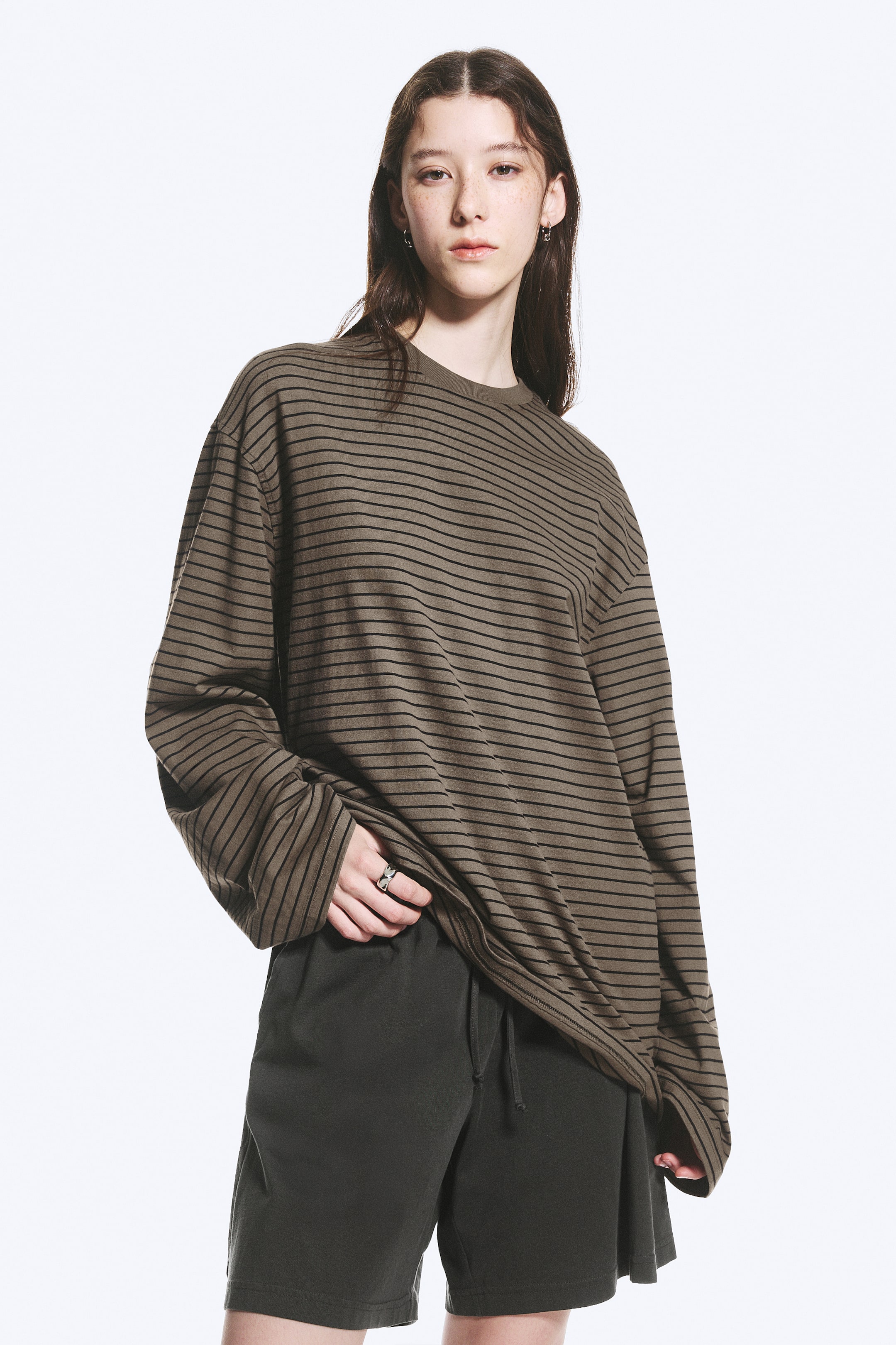 View larger image: Oversized Long Sleeve T-shirt - Dark Mole - Ladies | H&M GB 1