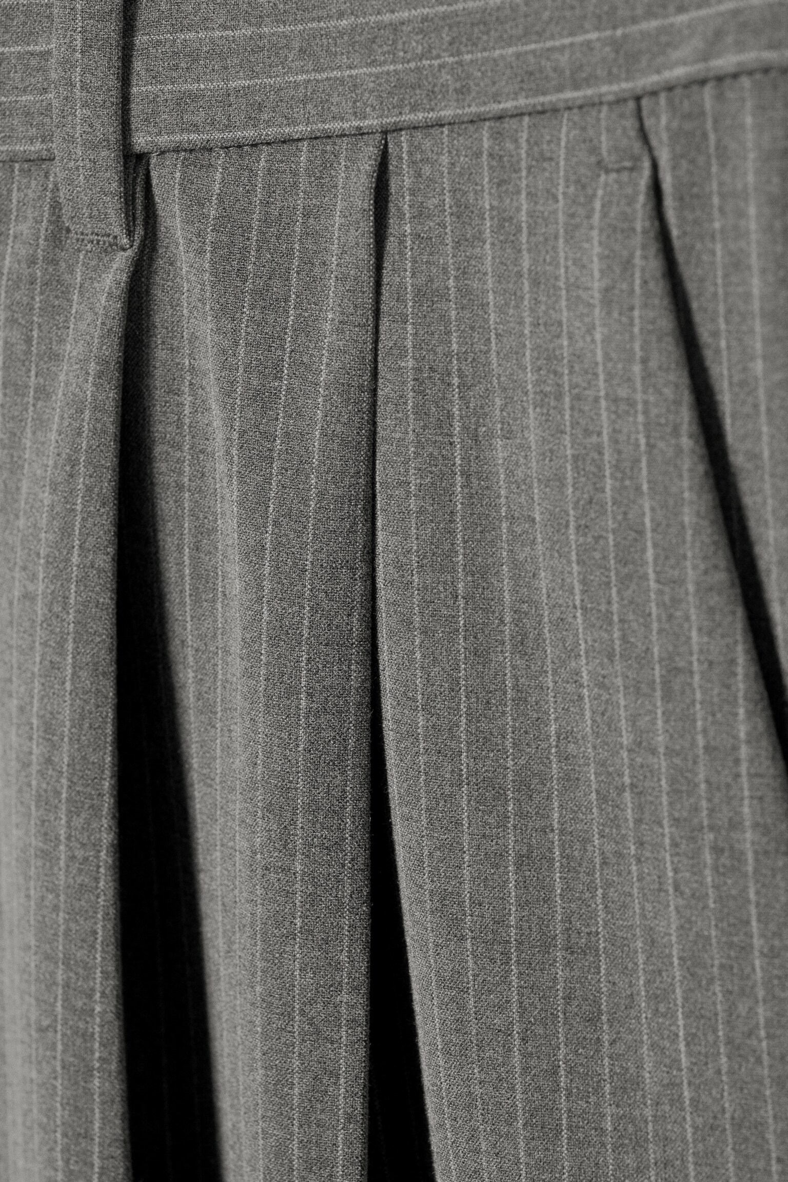 Loose Fit Pleated Suit Trousers - Pinstriped Light Grey/Black - 4
