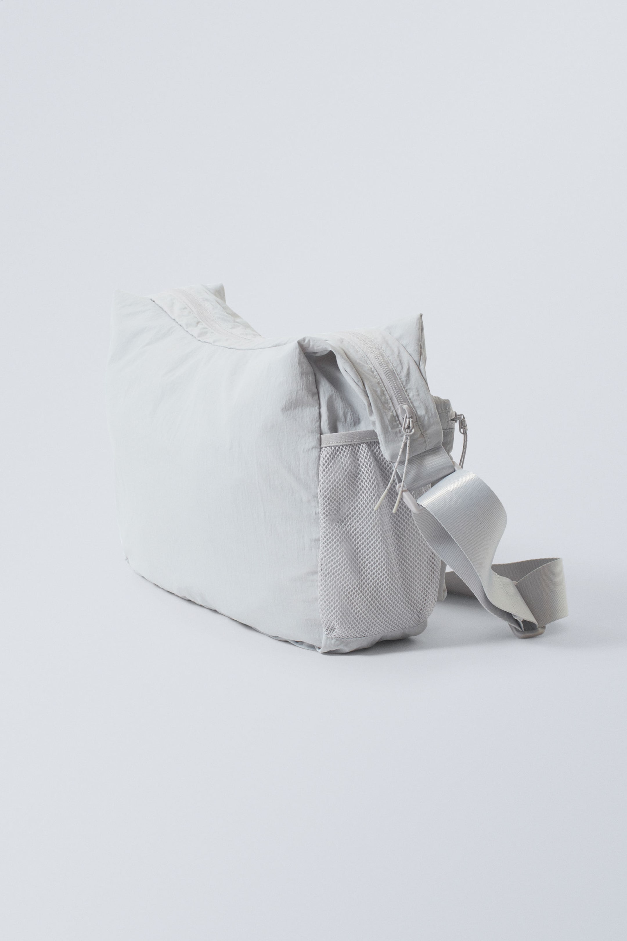 Poederig lichtgrijs - Crossbodytas met zakken - 1