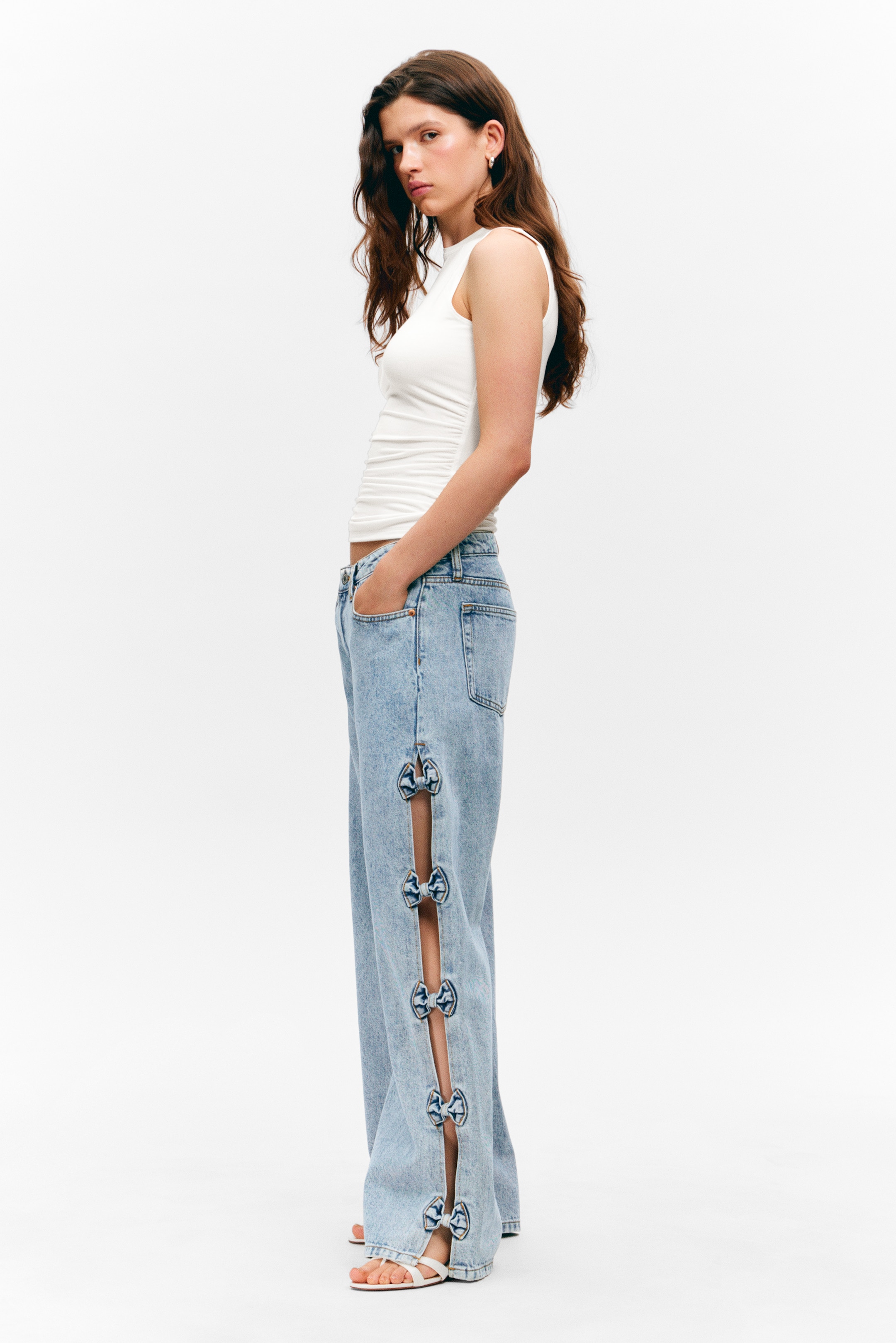 Grösseres Bild ansehen: Imoo Low Rise Wide Leg Bow Jeans - Mid Blue - Mittelblau - DAMEN | H&M CH 1