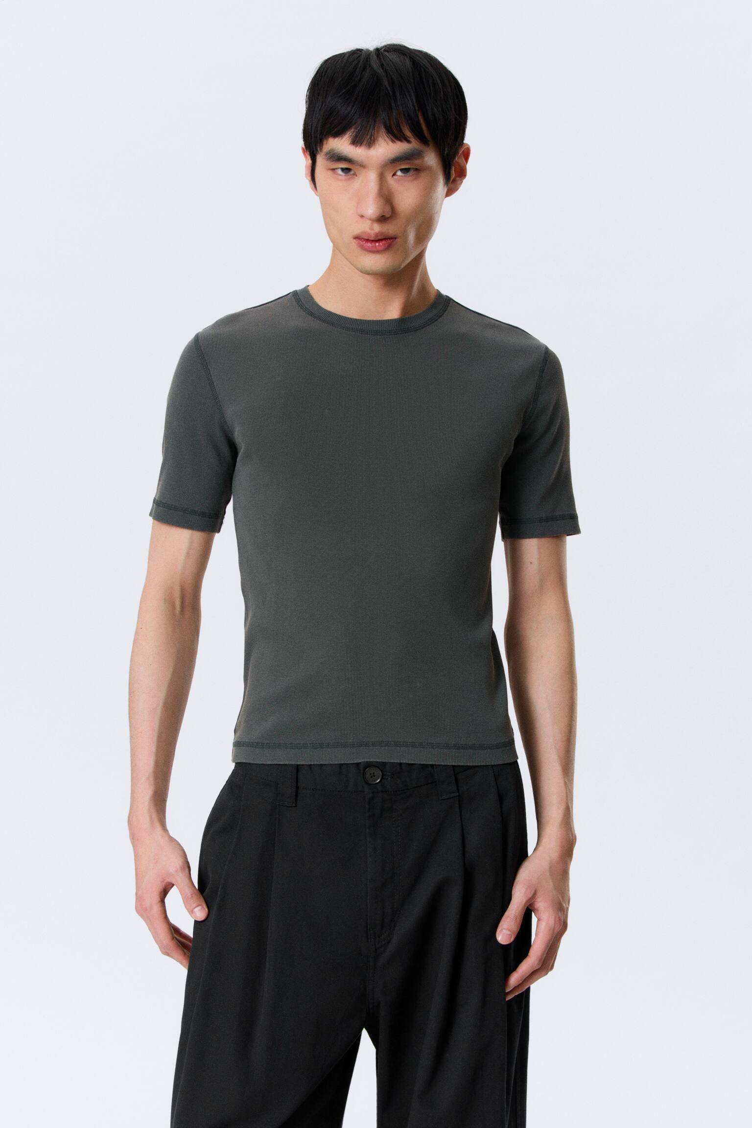 Klassisches Slim-T-Shirt aus gerippter Baumwolle - Gewaschenes Graubraun/Weiß/Schwarz/Dunkles Graubraun - 1