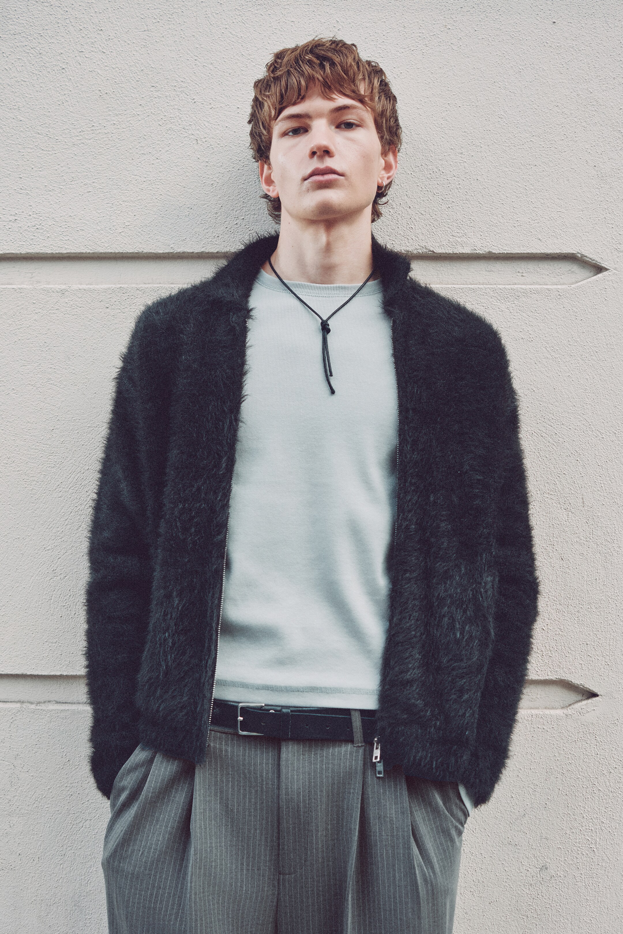 Größeres Bild anzeigen: Flauschige Strickjacke mit Reißverschluss - Schwarz - Men | H&M AT 1