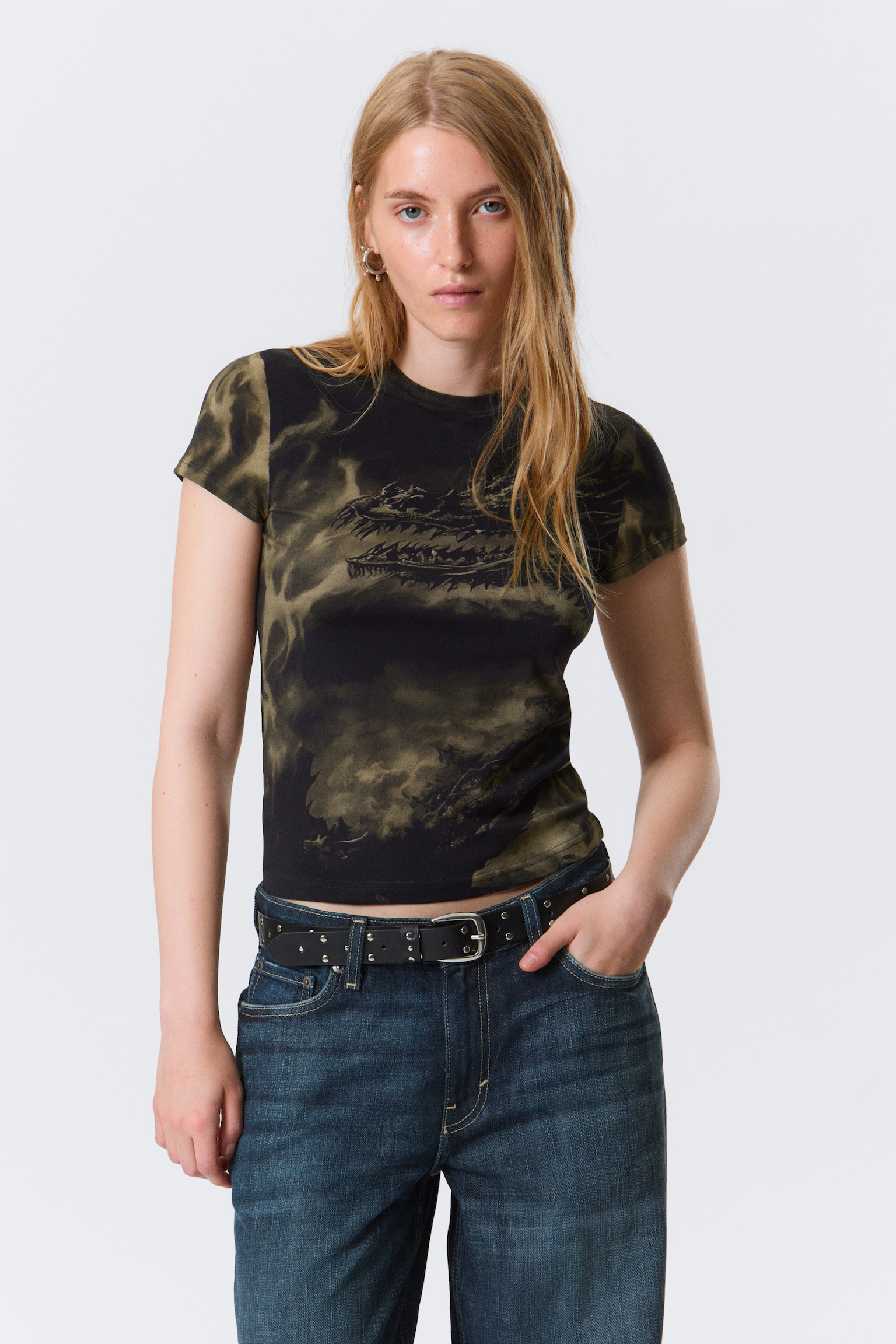 Schmales Baby-Tee mit Print - Dunkelbraun - Drache