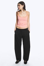 Svart - Byxor med lös passform och barrel-ben - 1