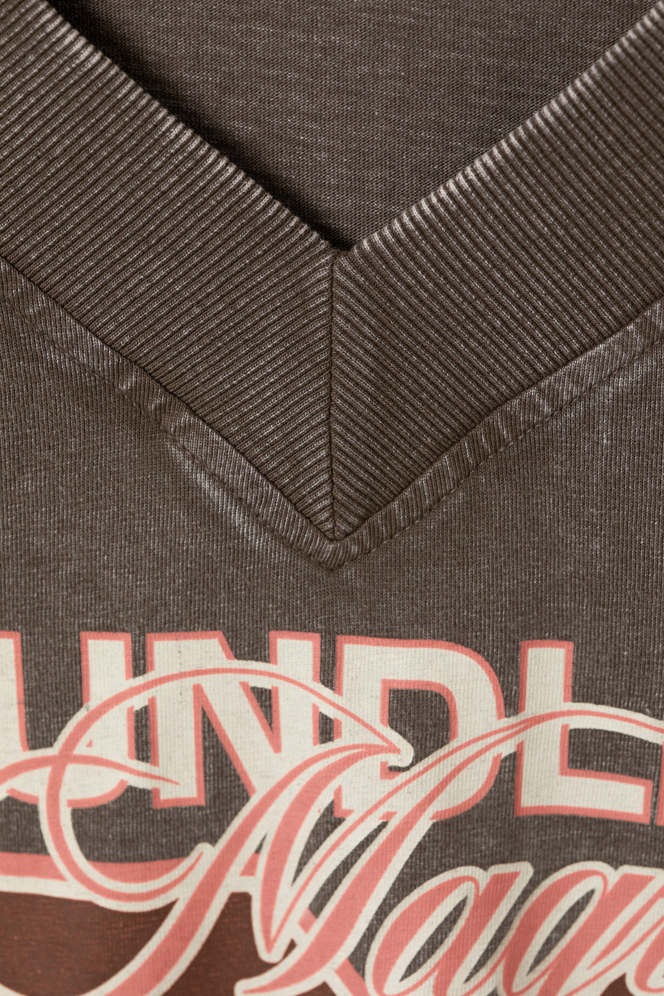 Washed Brown - Boundless Magic - T-shirt met V-hals en graphic - 2