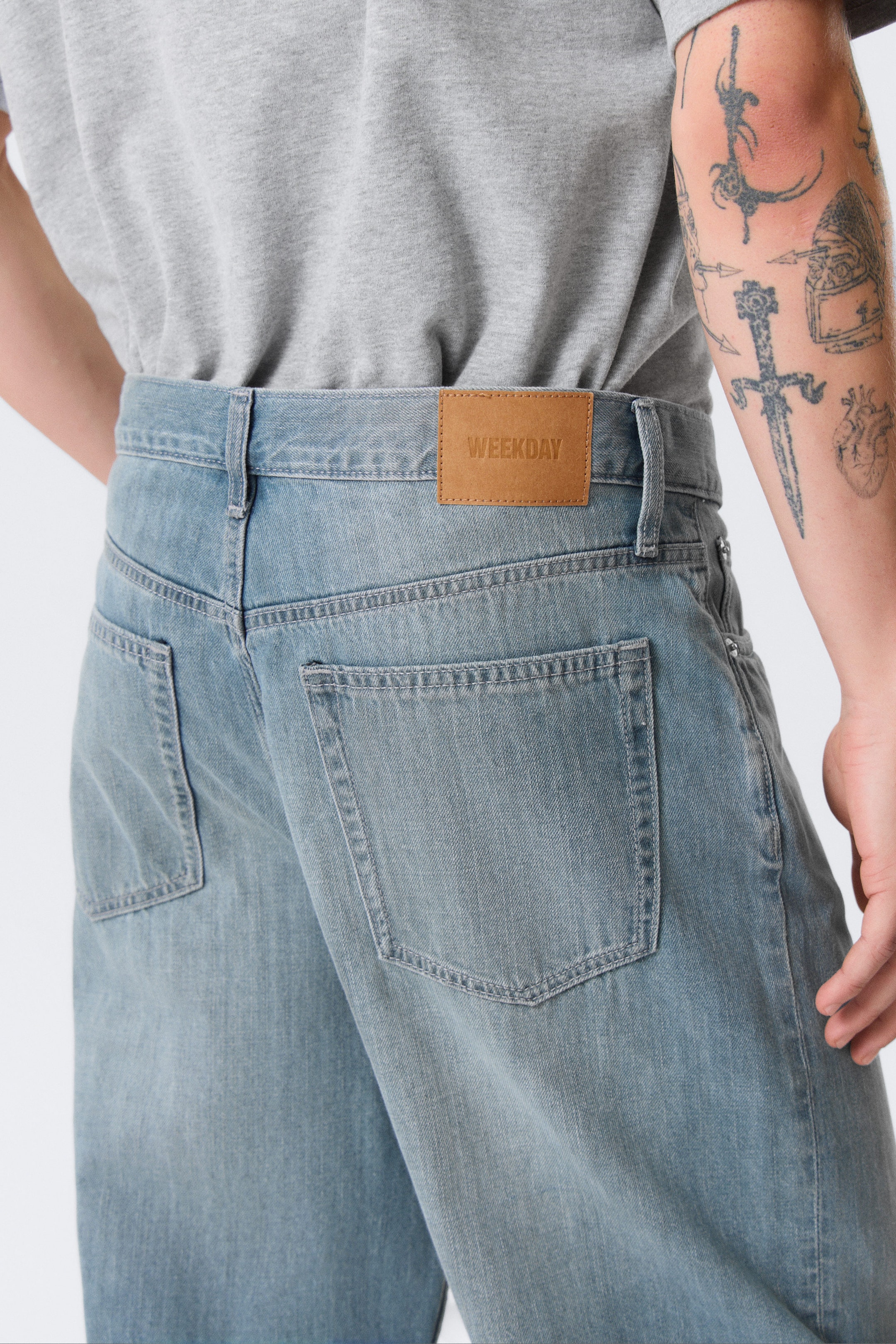 Gloria Blue - Medium Blue - Galaxy Mid Rise Loose Straight Leg Unisex Jeans - 3