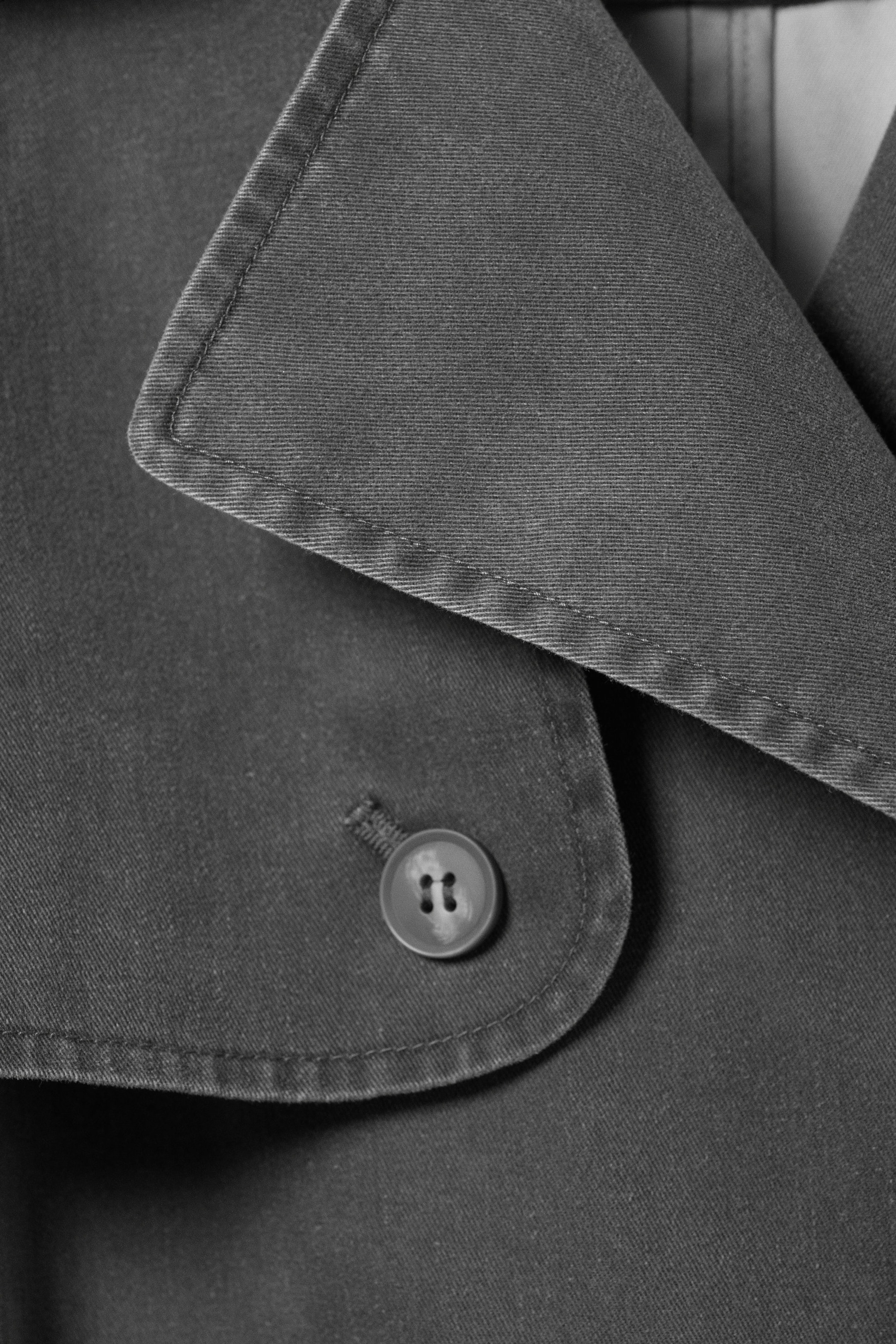 Mörkgrå - Kort tvättad trenchcoat med dubbelknäppning - 2