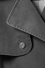 Mörkgrå - Kort tvättad trenchcoat med dubbelknäppning - 1