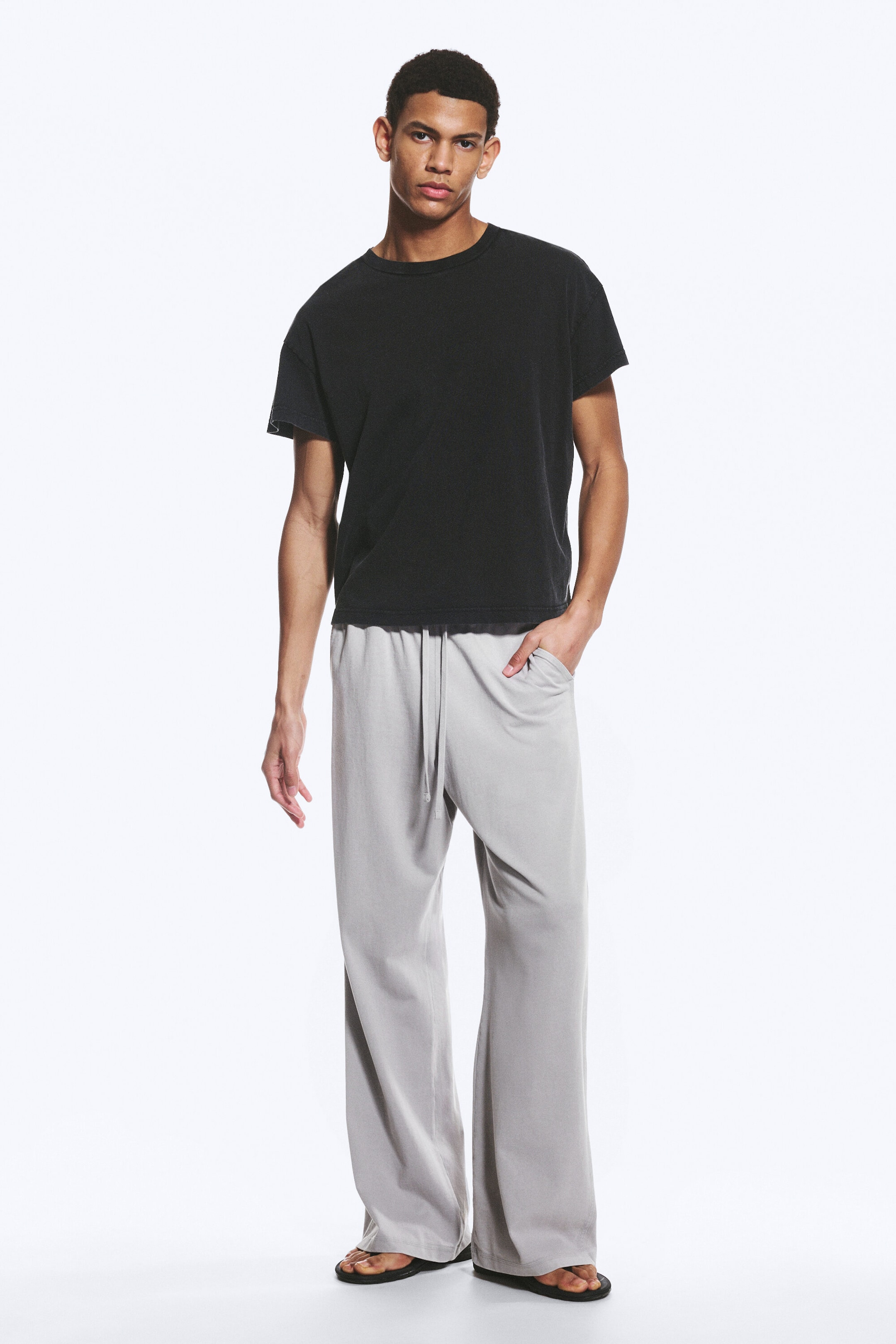 Sliten Svart - T-shirt i boxig modell med holkärm i bomull - 2