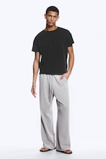 Sliten Svart - T-shirt i boxig modell med holkärm i bomull - 2