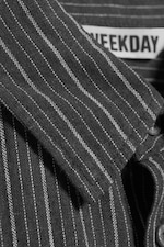 Mörkgrå/Vit-randig - Ledig kortärmad skjorta i linneblanding - 4