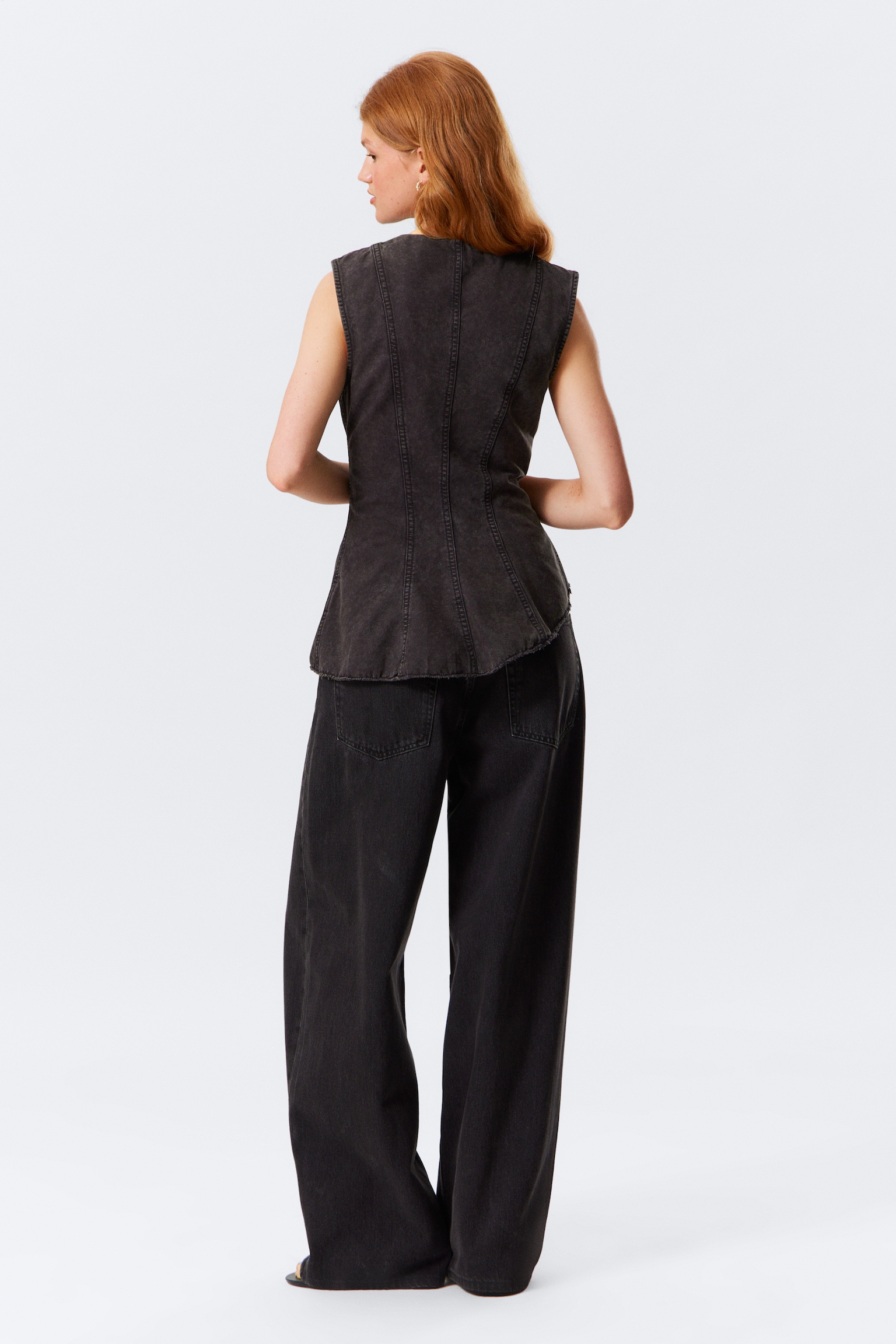 Sleeveless Asymmetric Peplum Top - Vypraná čierna/White/Black/Tmavohnedá - 5