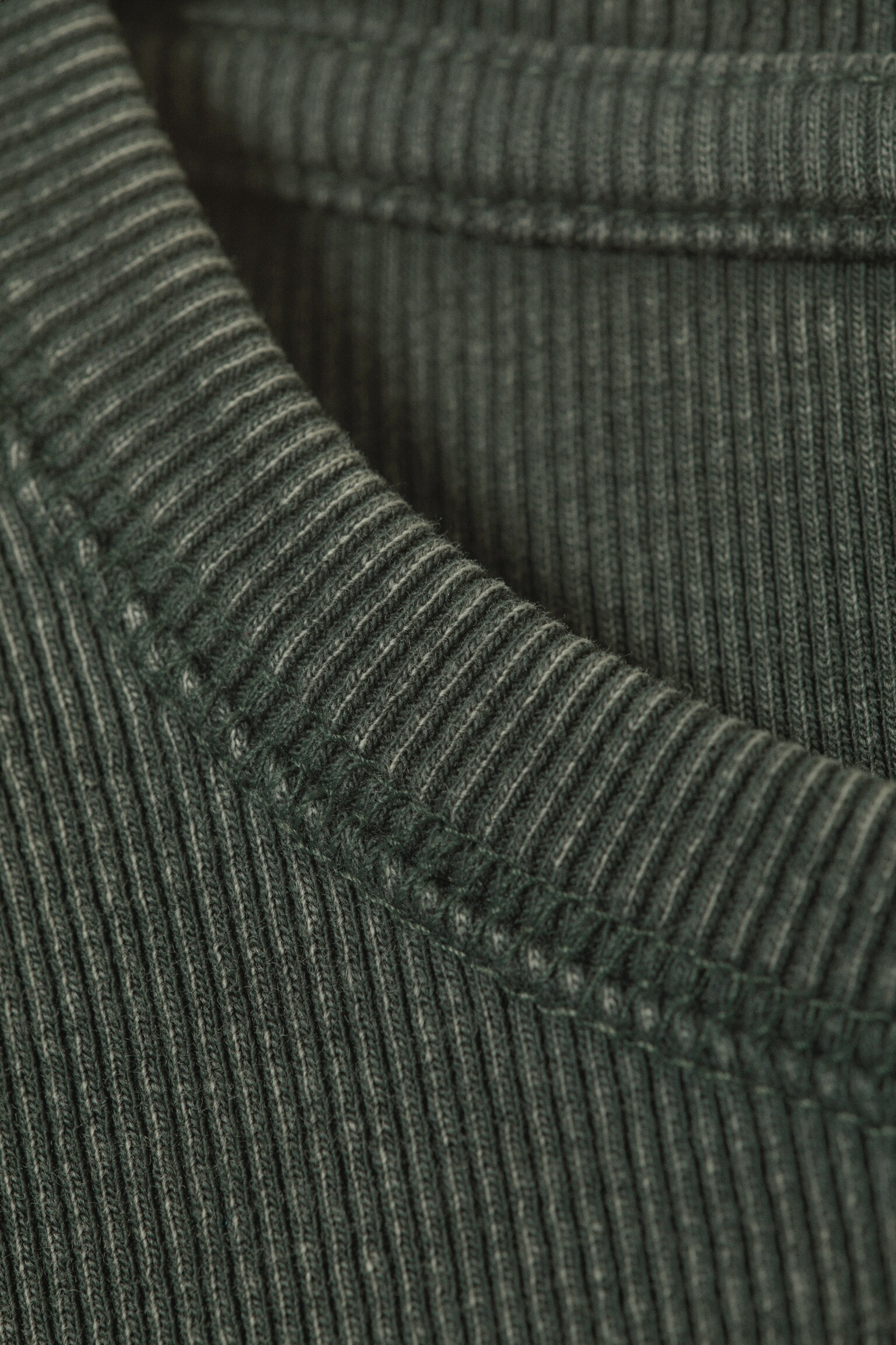 Ribbed Long-Sleeved T-shirt - Dark Green/Grey & Blue Dragon Print - 3