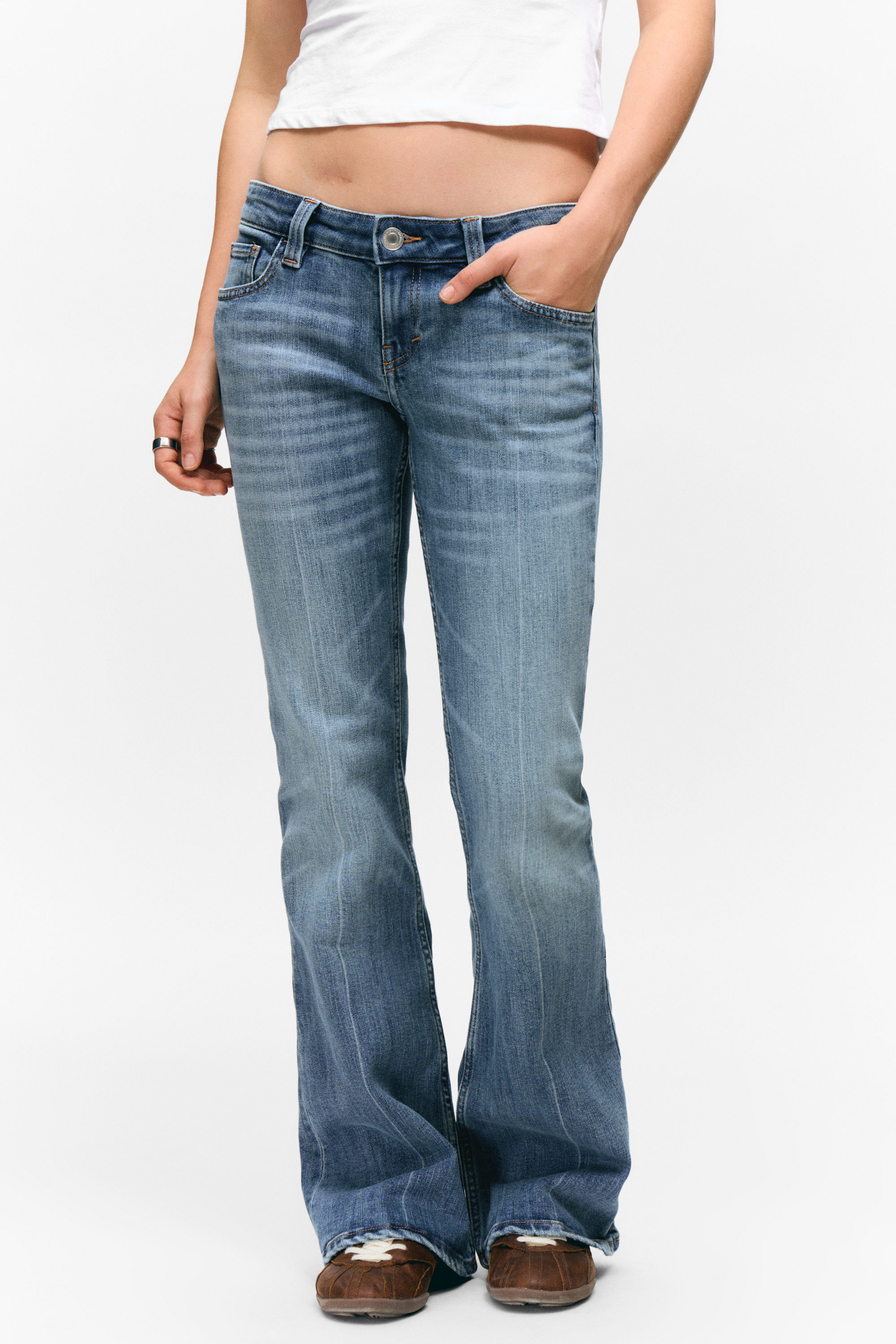 Radio Blue - Mellanblå - Low Rise Slim Flared Leg Jeans - 4