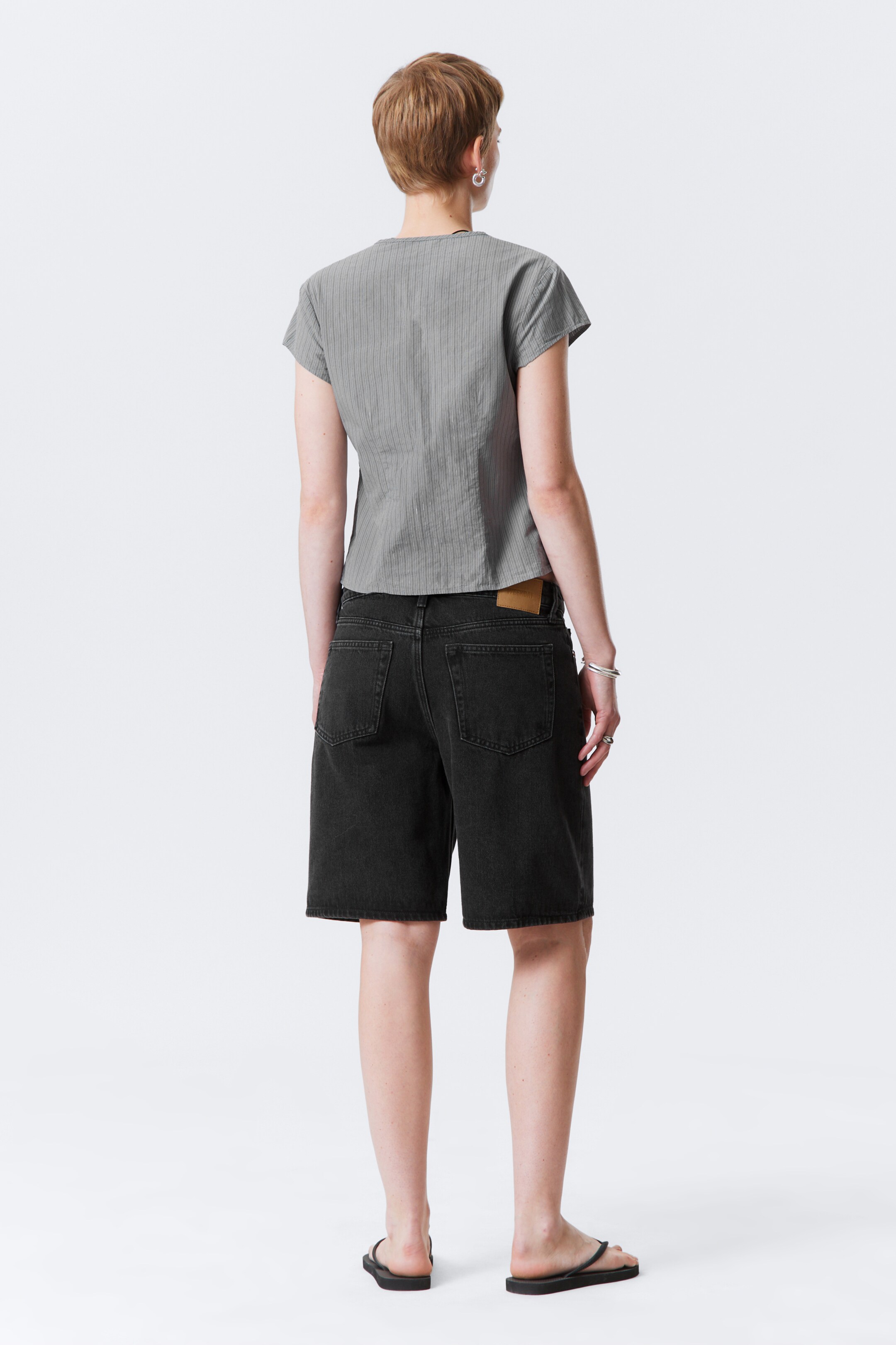 Ver imagen más grande: Blusa de algodón con escote en V y lazo delantero - Gris a rayas - MUJER | H&M ES 4
