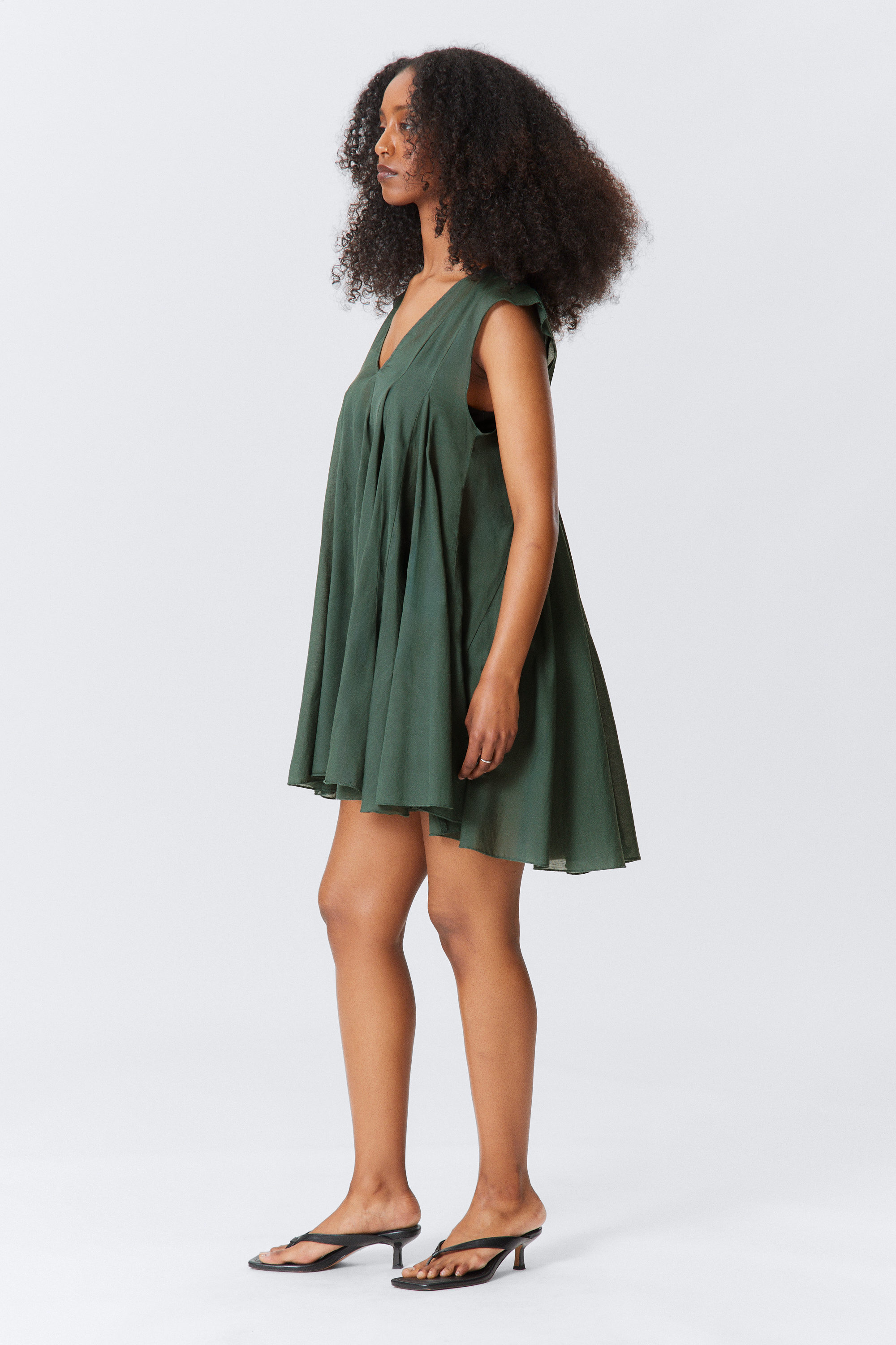 #3D4848 - Fließendes Minikleid mit V-Ausschnitt - 2