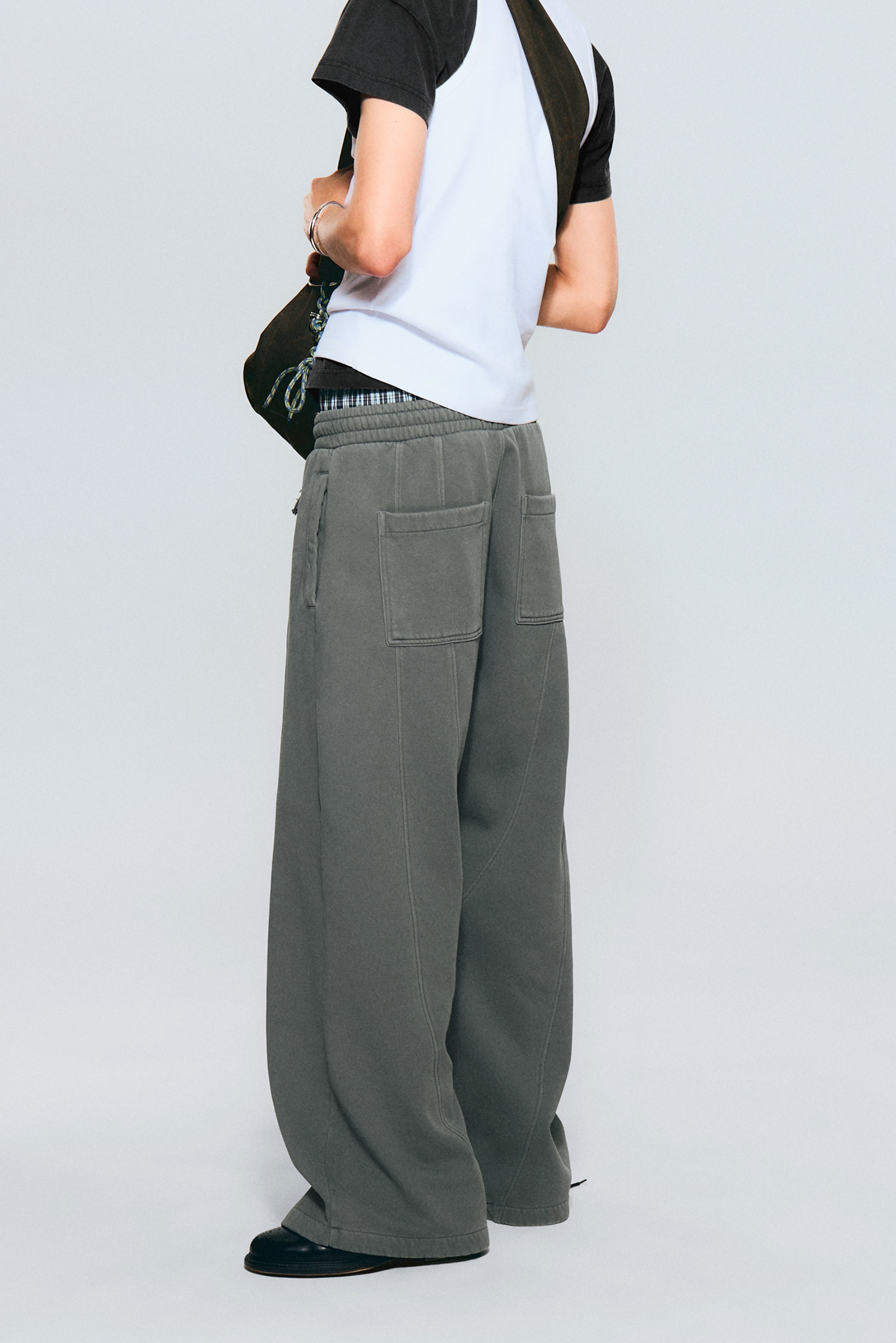 Grotere afbeelding bekijken: Loose Fit Blocked Sweatpants - Grijs - HEREN | H&M NL 1