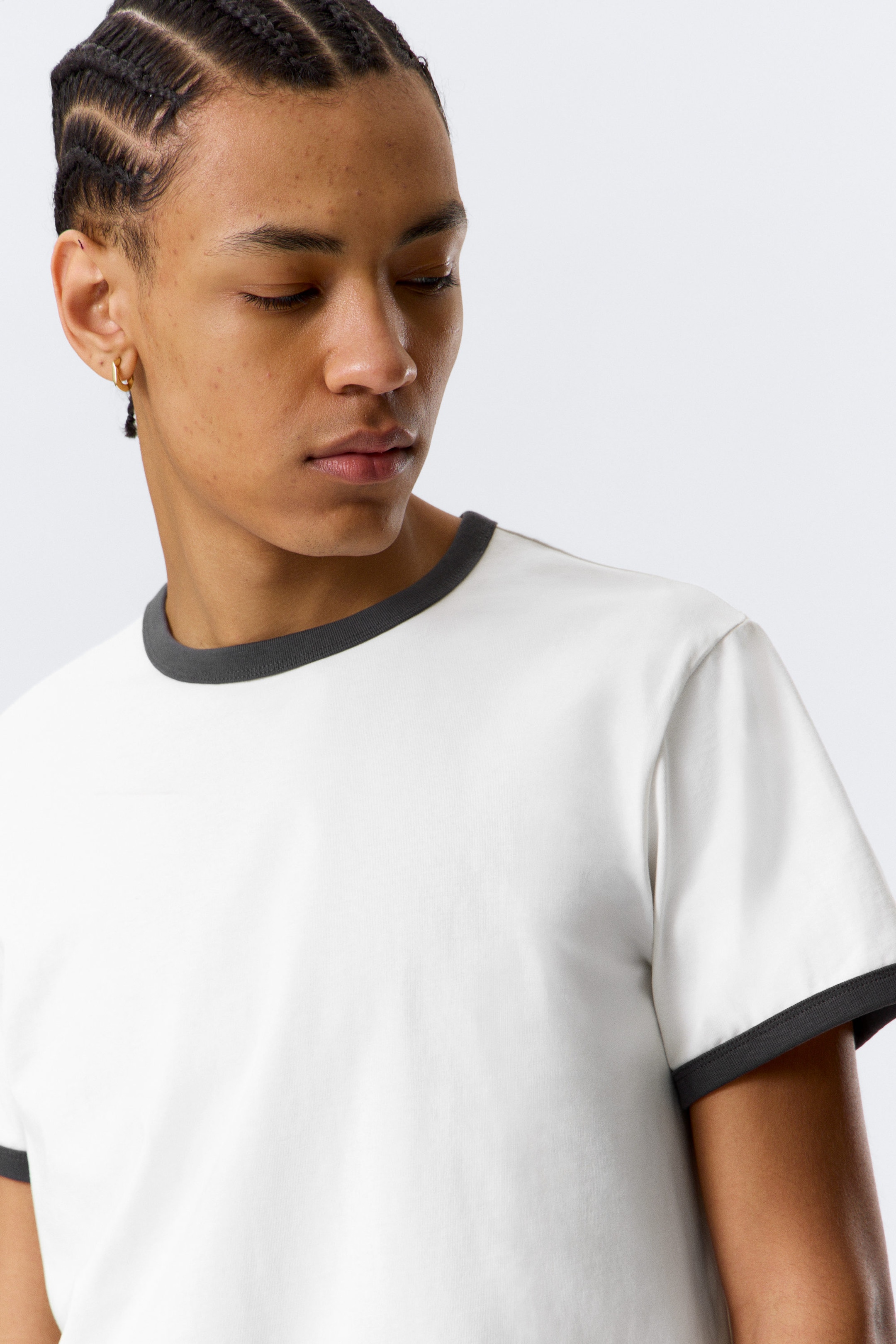 White - Black Binding - Short-Sleeved Contrast Trim Cotton T-shirt - 2
