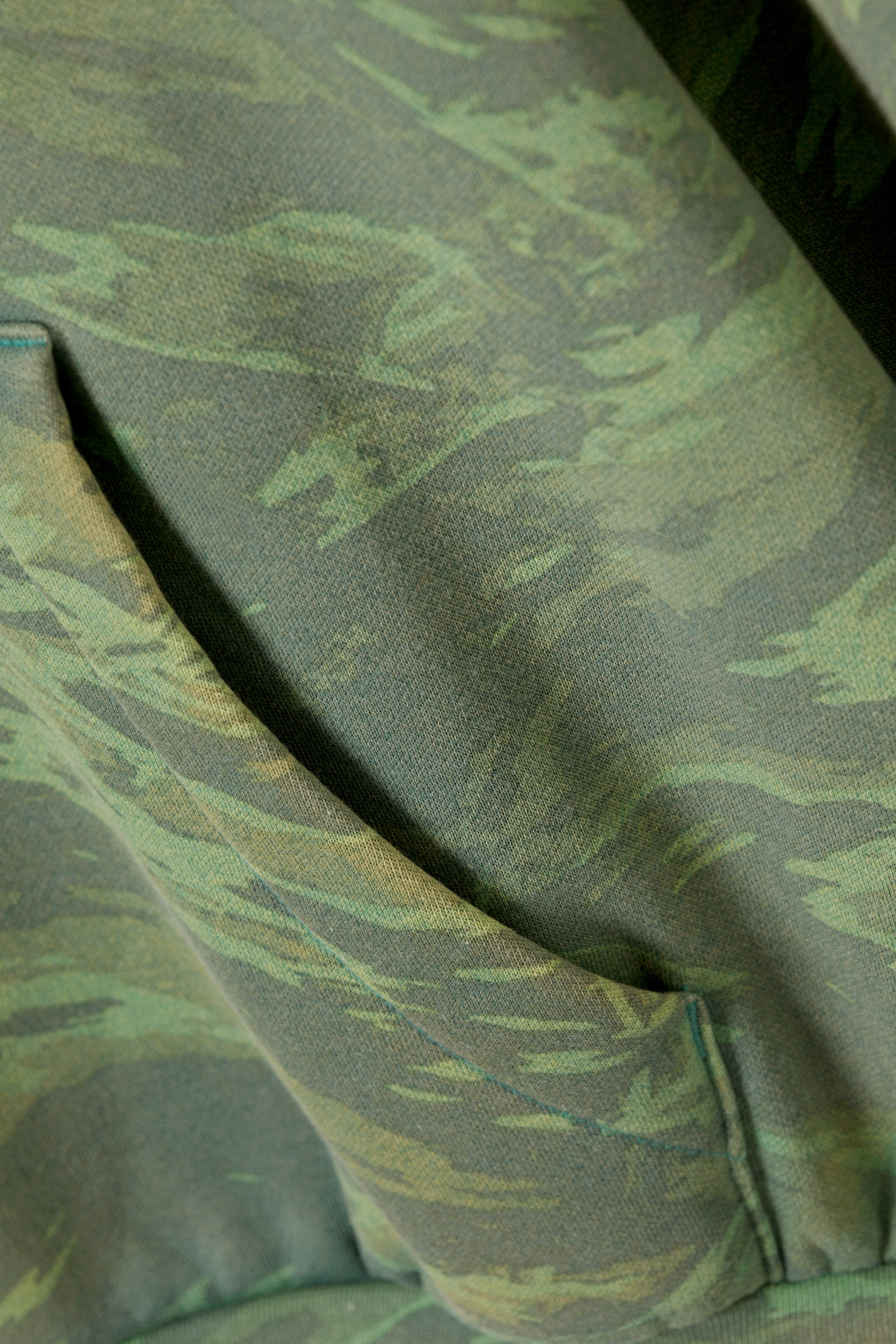 Streifiges Grün - Quadratischer Graphic-Hoodie mit lockerer Passform - 4