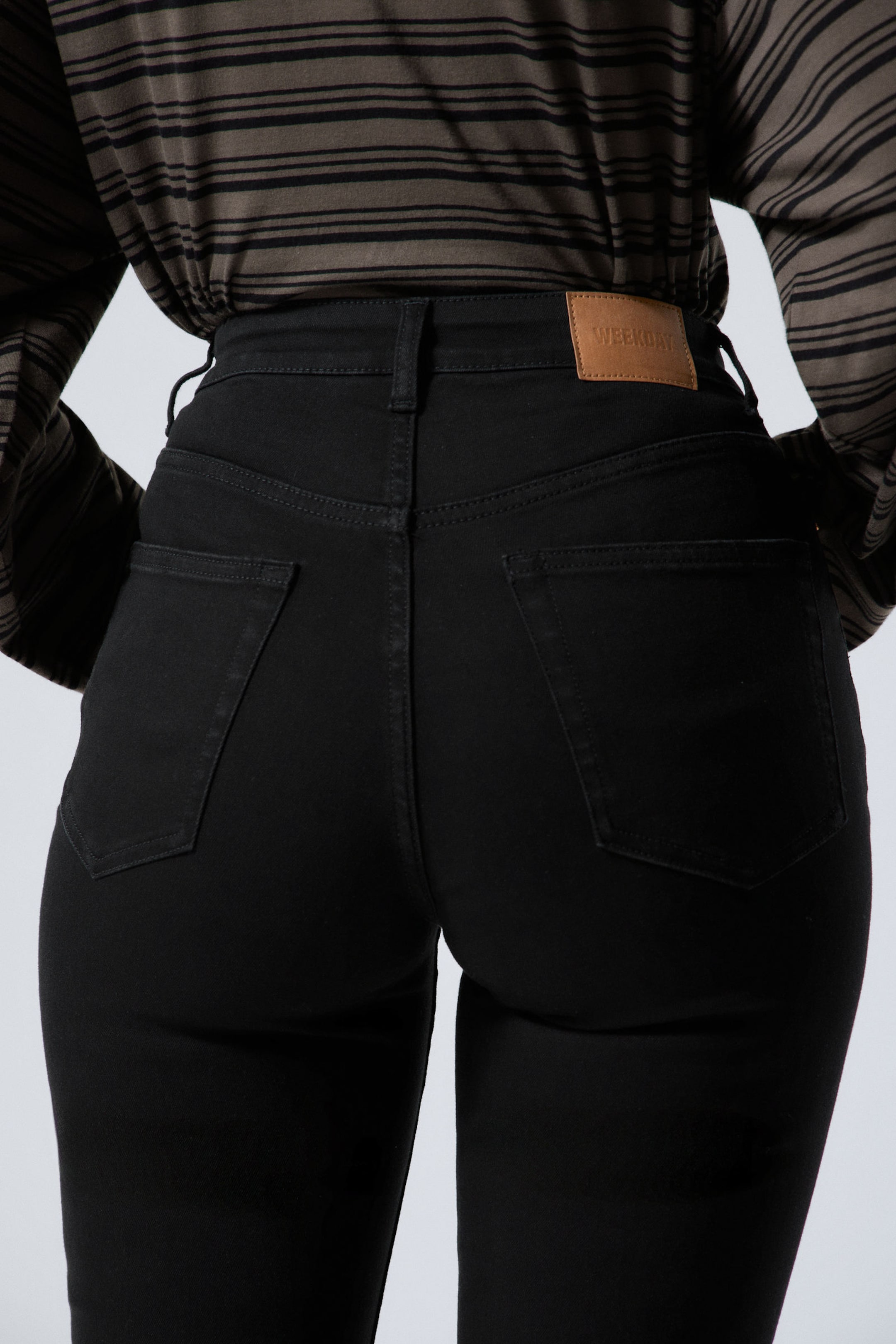 Black Rinse - Black - Glow Curve High Waisted Regular Flared Leg Jeans - 3