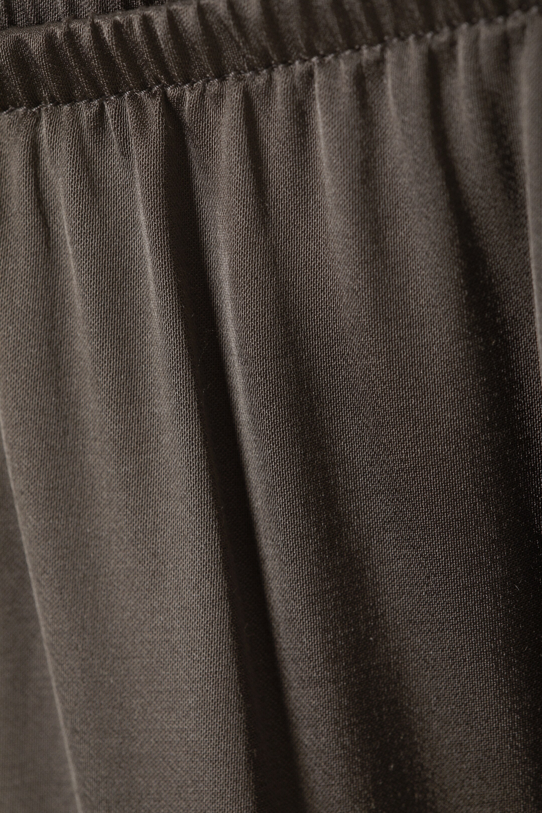 Vezi imaginea mai mare: Draped Wide-Leg Satin Trousers - Dark Mole - FEMEI | H&M RO 2