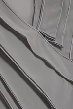 Staubiges Grau - Drapiertes Kleid mit V-Ausschnitt - 1