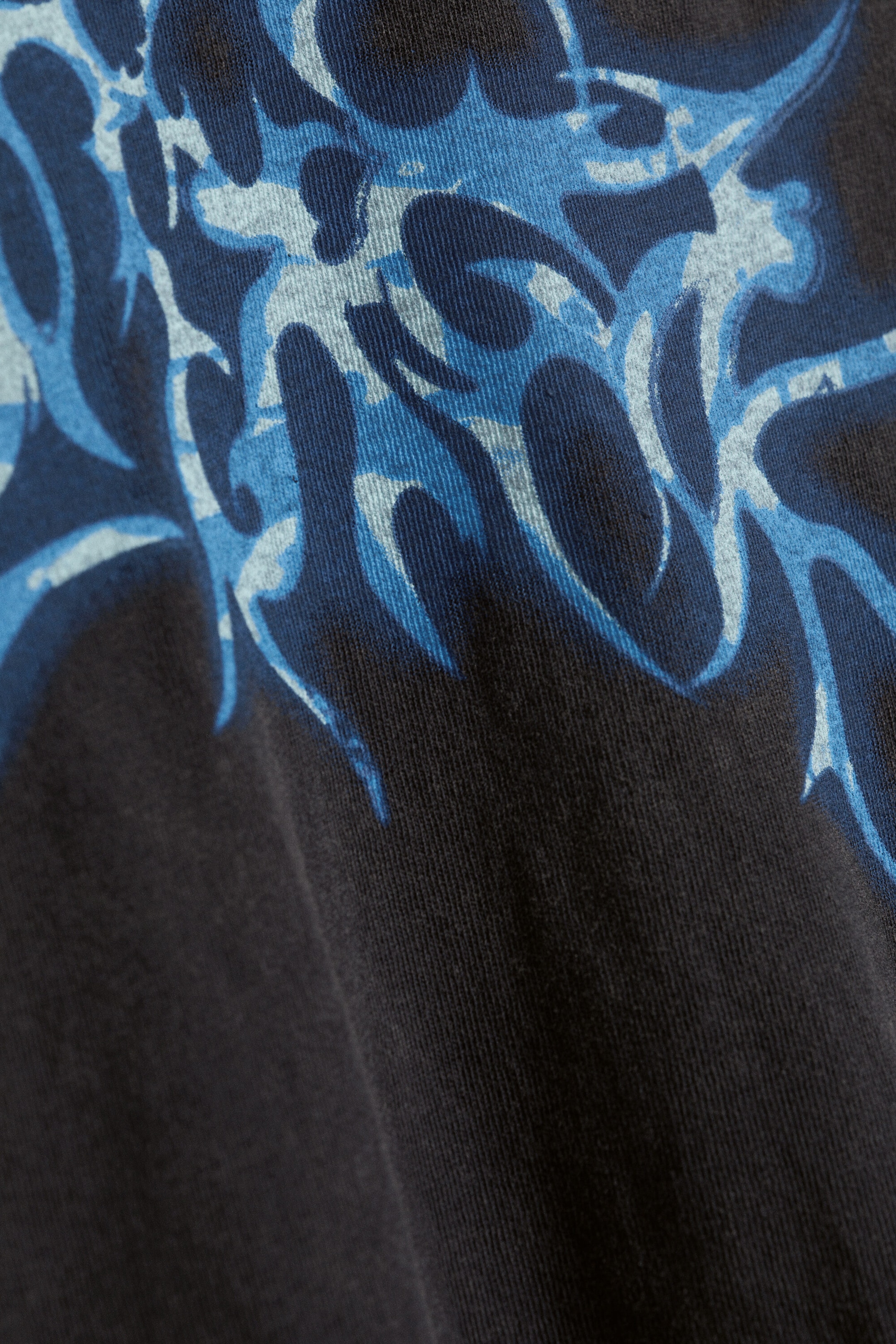 Black - Printed Oversized Cropped Long-Sleeved T-shirt - 4