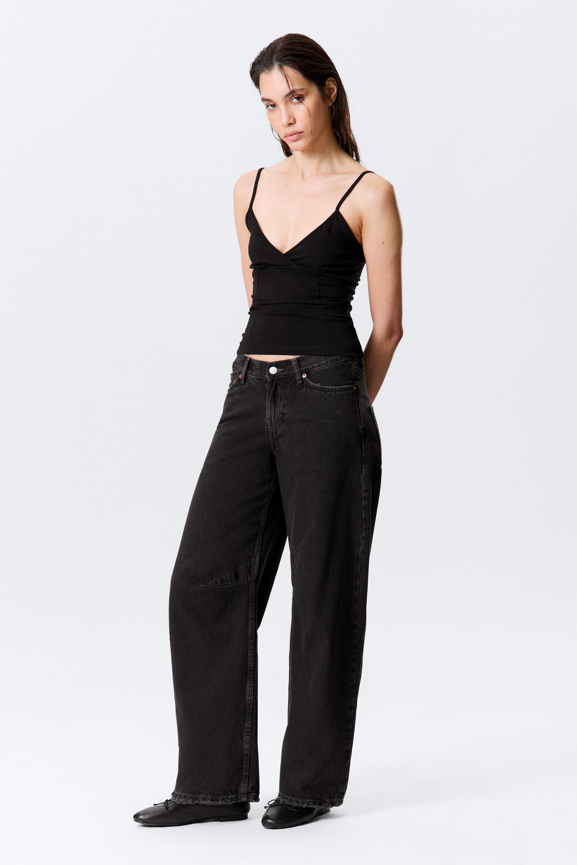 Abgetöntes Schwarz - Weite Jeans mit niedrigem Bund - 1