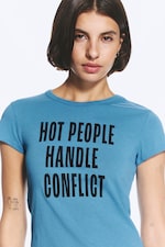 Blue - Boxy T-Shirt mit Print und kurzen Ärmeln - 2
