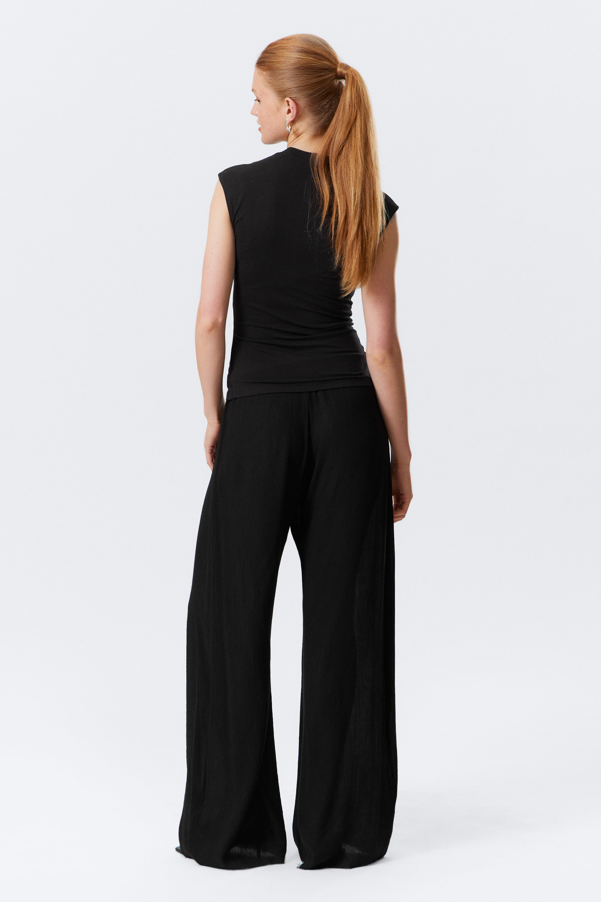 Black - Crinkled Low-Rise Wide-Leg Trousers - 3
