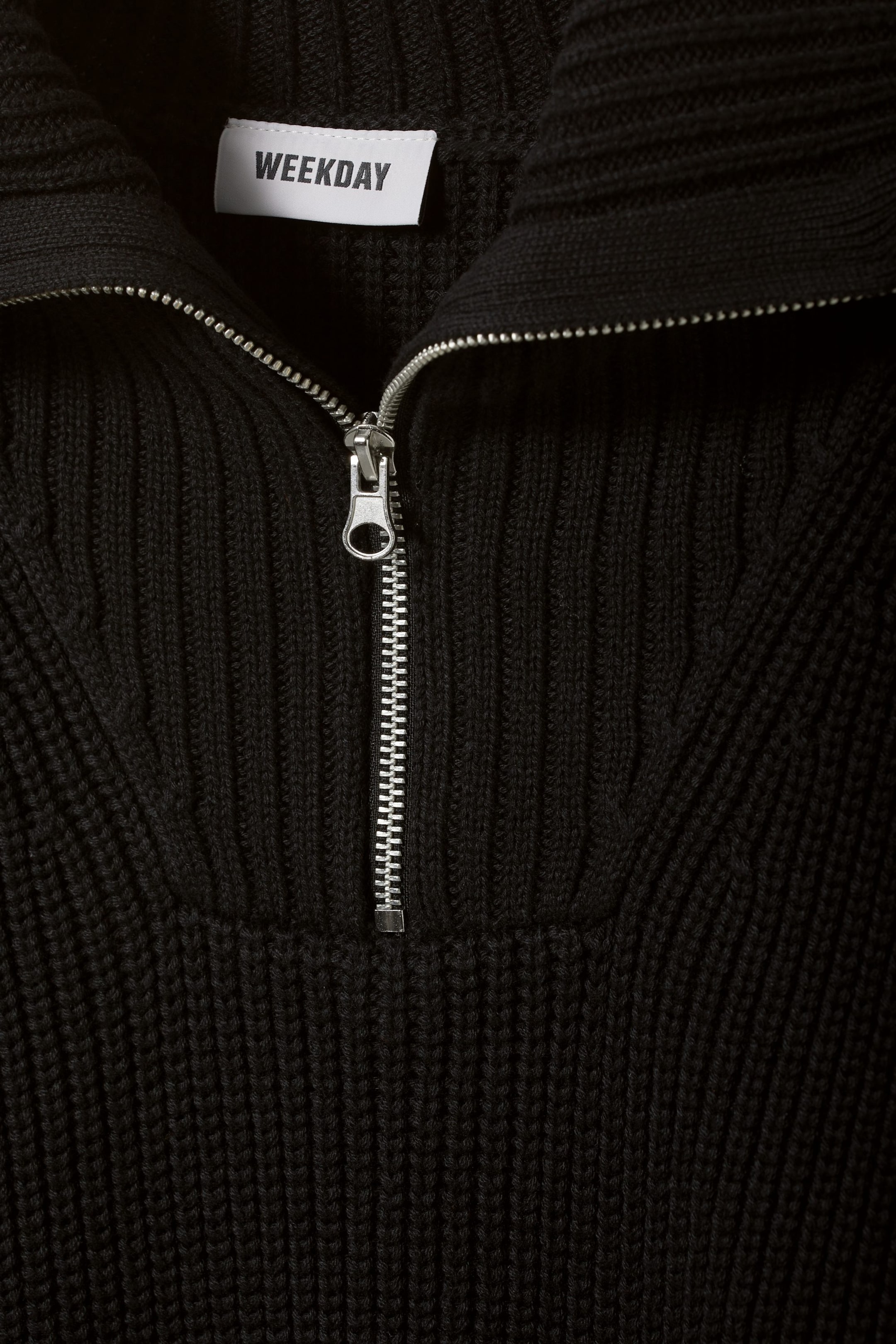 Schwarz - Pullover Sienna mit kurzem Reißverschluss - 1