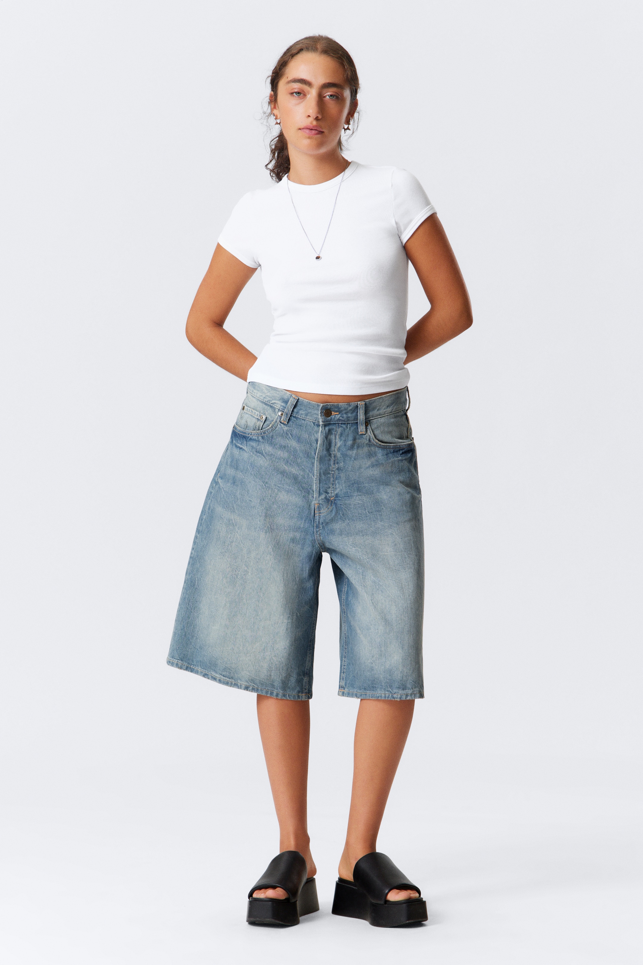 Visa större bild: Tight ribbad t-shirt i bomull - Vit - DAM | H&M SE 2