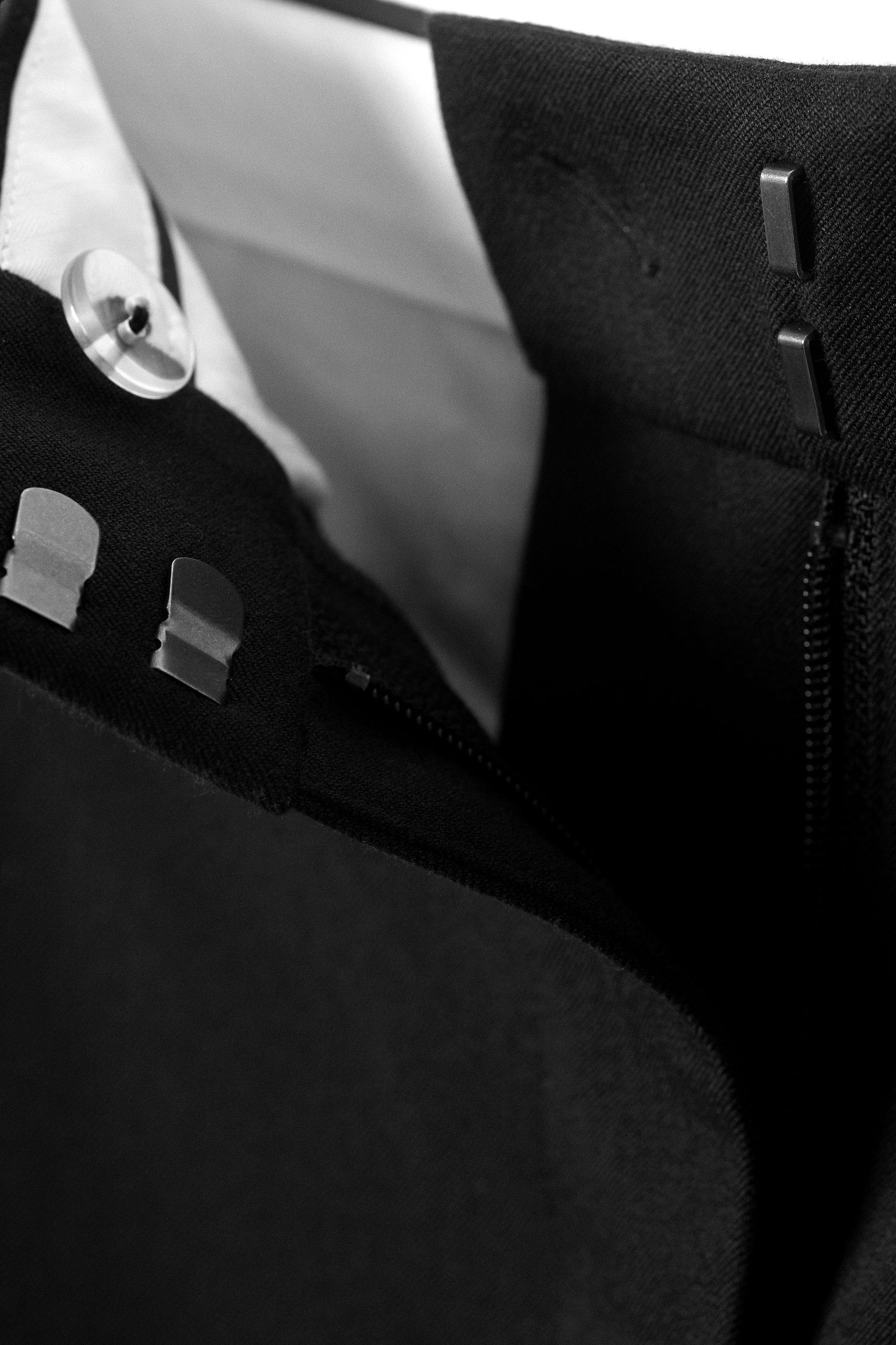 Black - Low Rise Wide Leg Pleated Suiting Trousers - 5