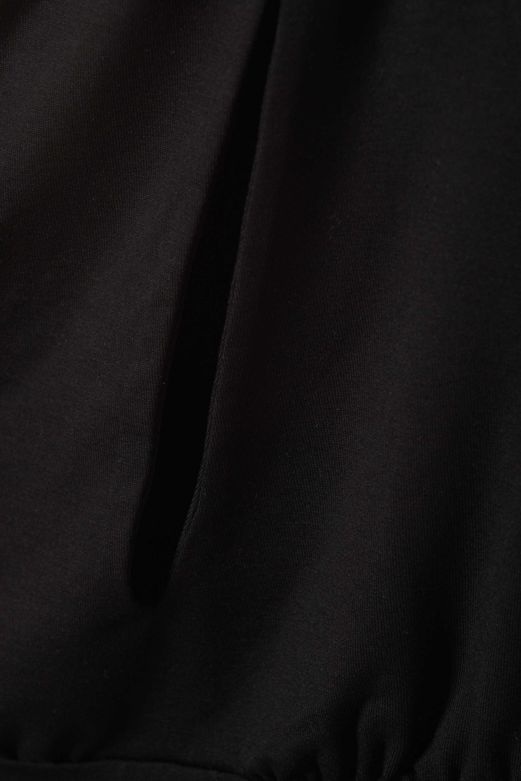 Zwart - One-shouldertop met cutout - 2