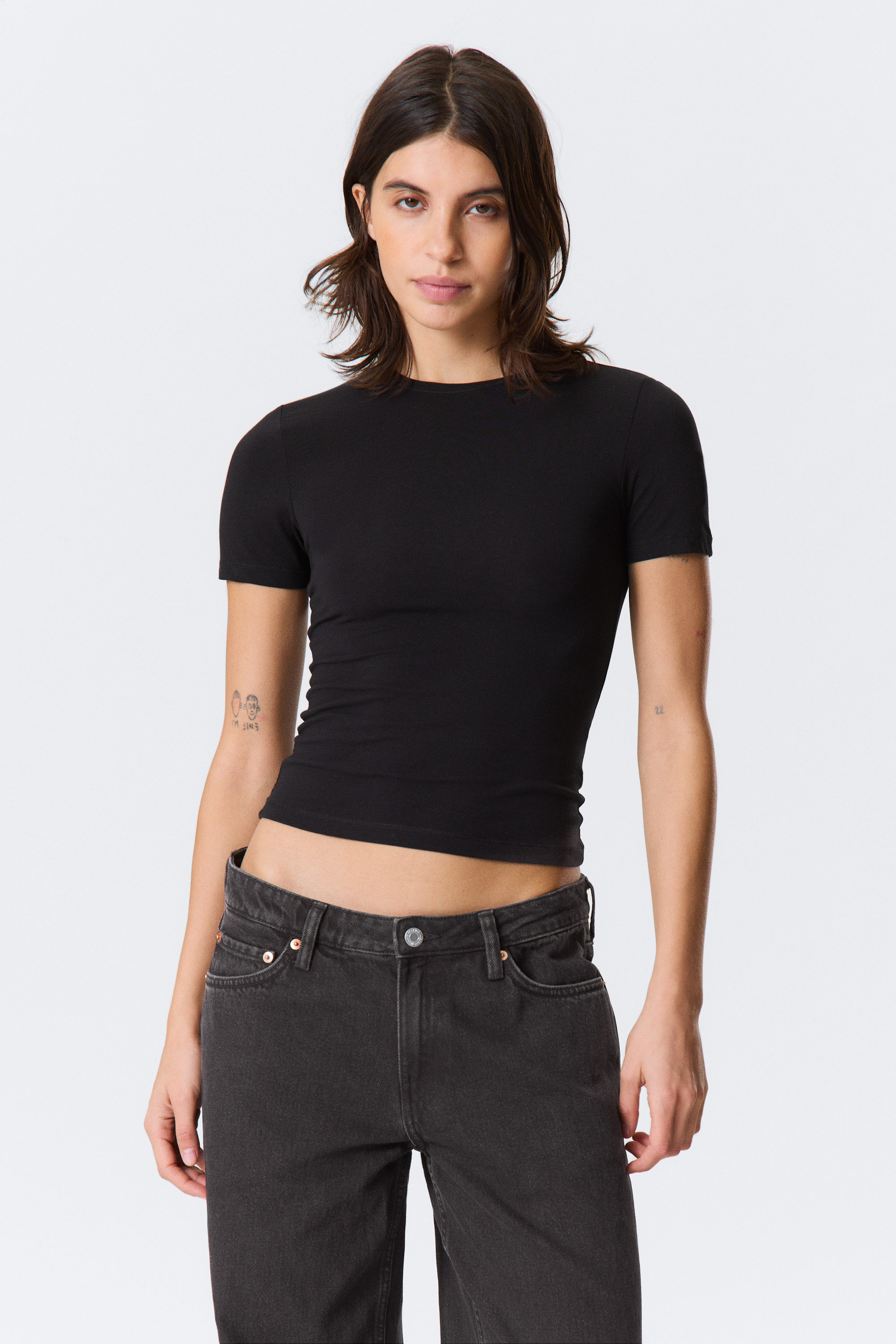 Black - Slim Fitted T-shirt - 1