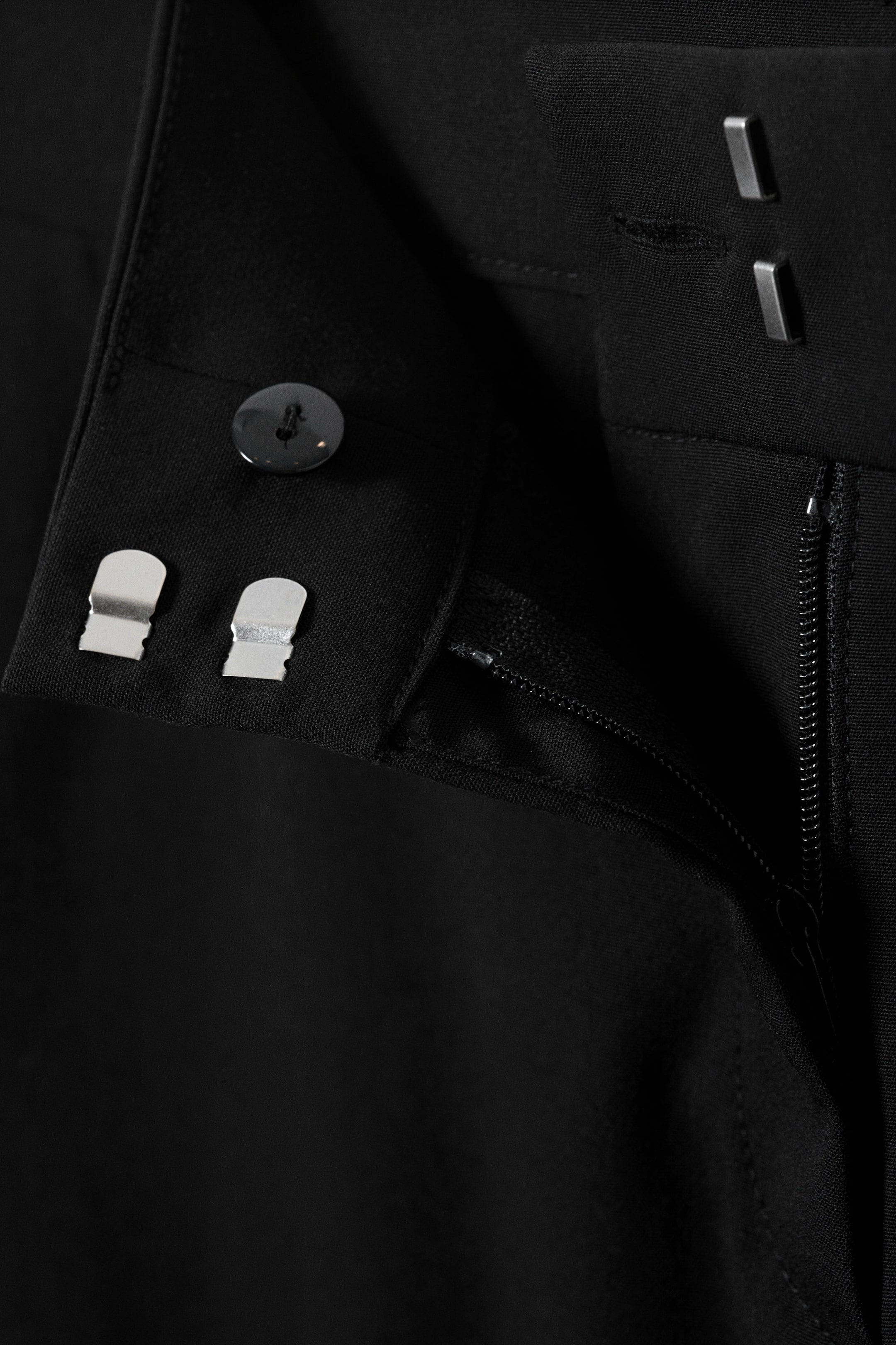 Black - Low-Rise Loose Barrel Suiting Trousers - 7