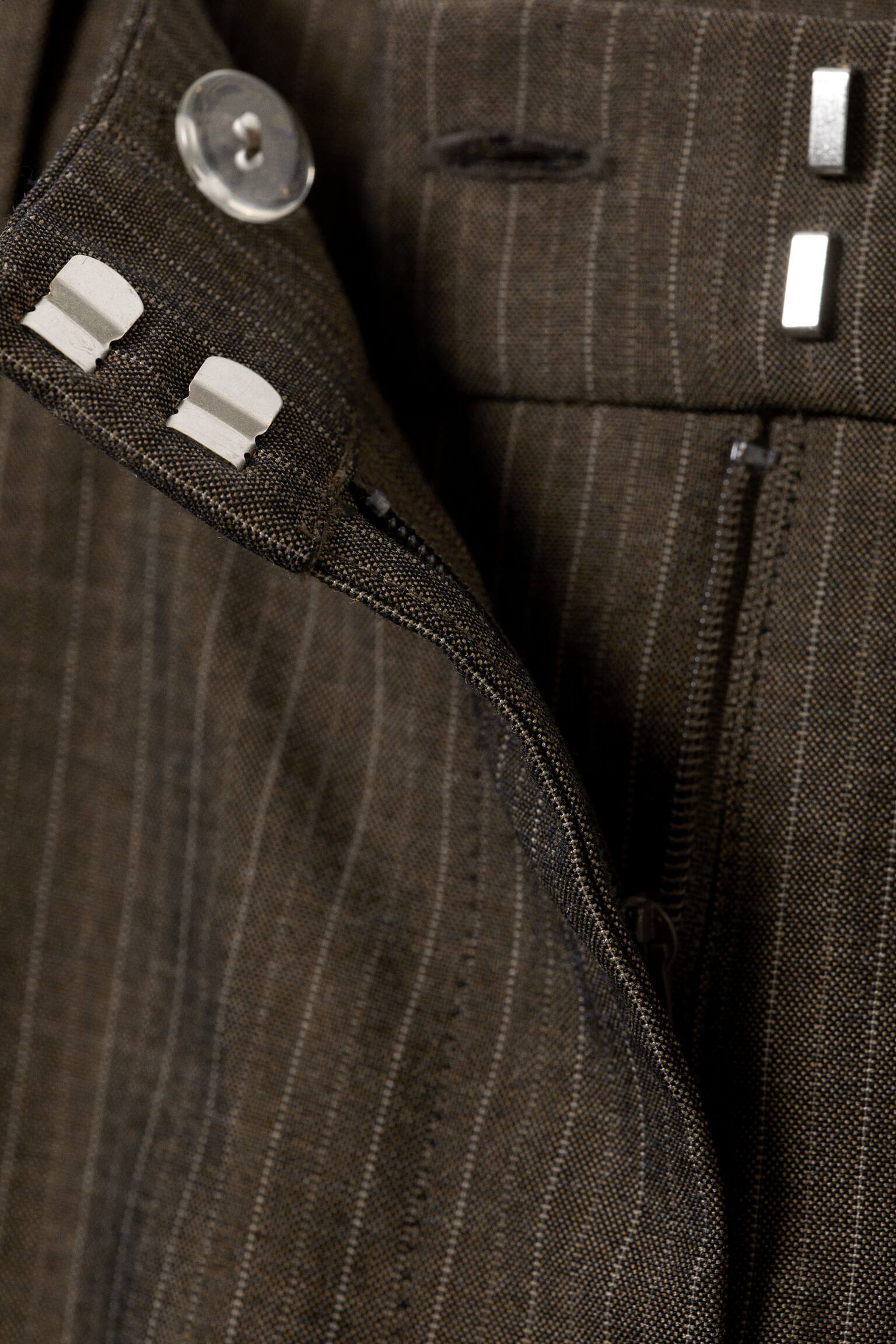 Weite Anzughose mit niedriger Taille - Graubraun - Nadelstreifen/Schwarz/Dunkelgrau/Grau meliert mit Nadelstreifen - 3