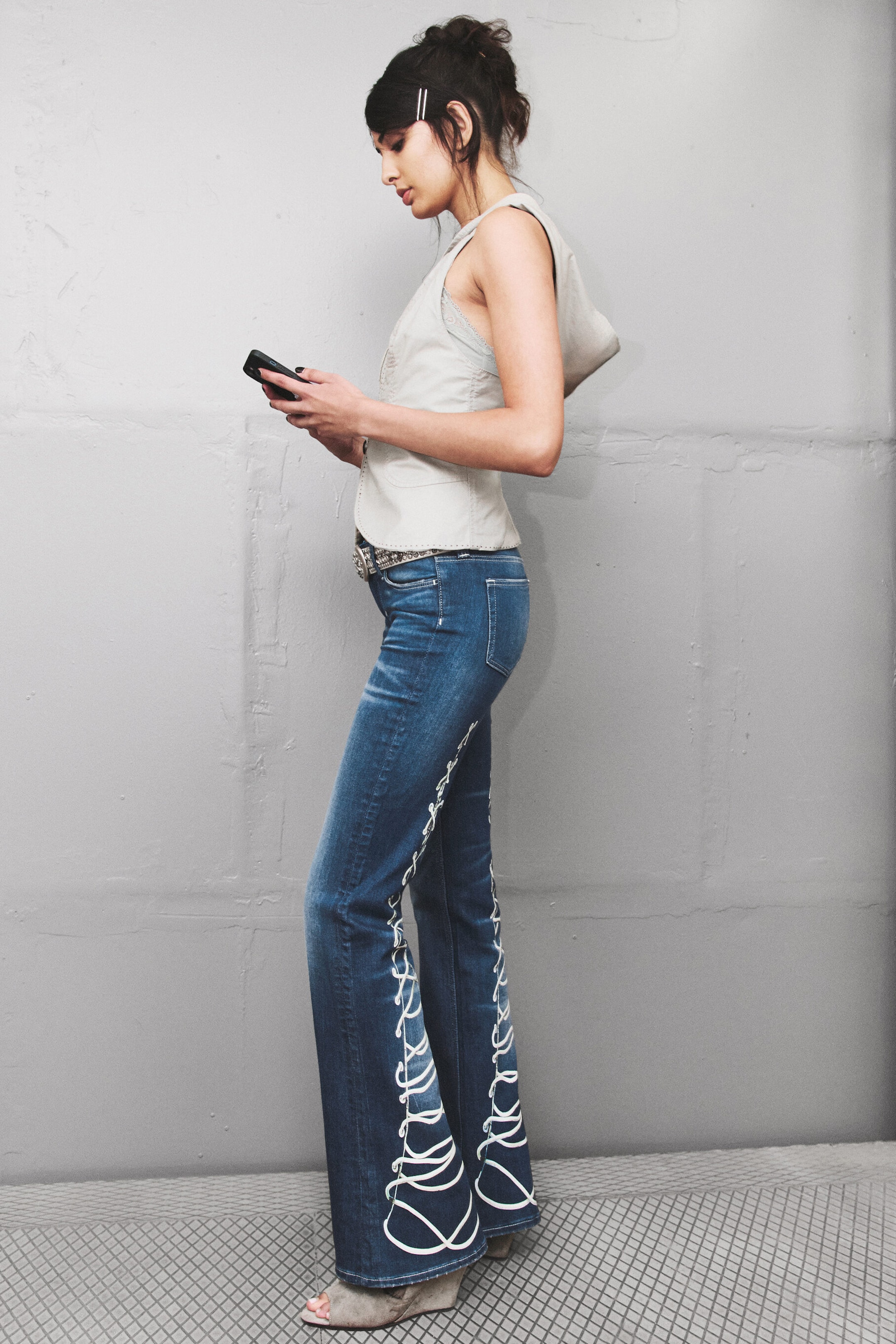 Lace Blue - Medium Blue - BOOTY BEI LOW RISE SKINNY BOOTCUT JEANS - 2