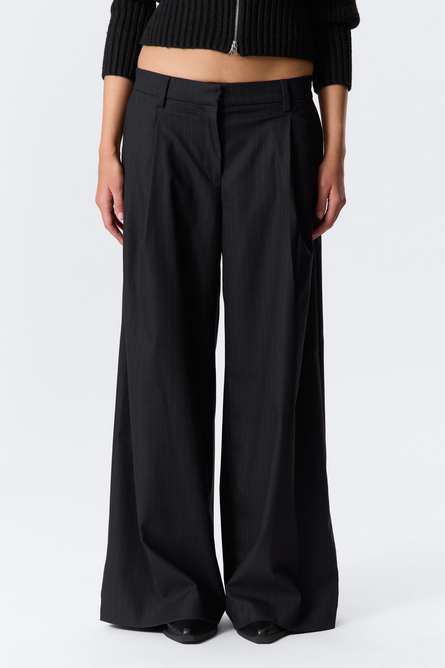 Pleated Wide-Leg Suiting Trousers - Dark Blue - 5