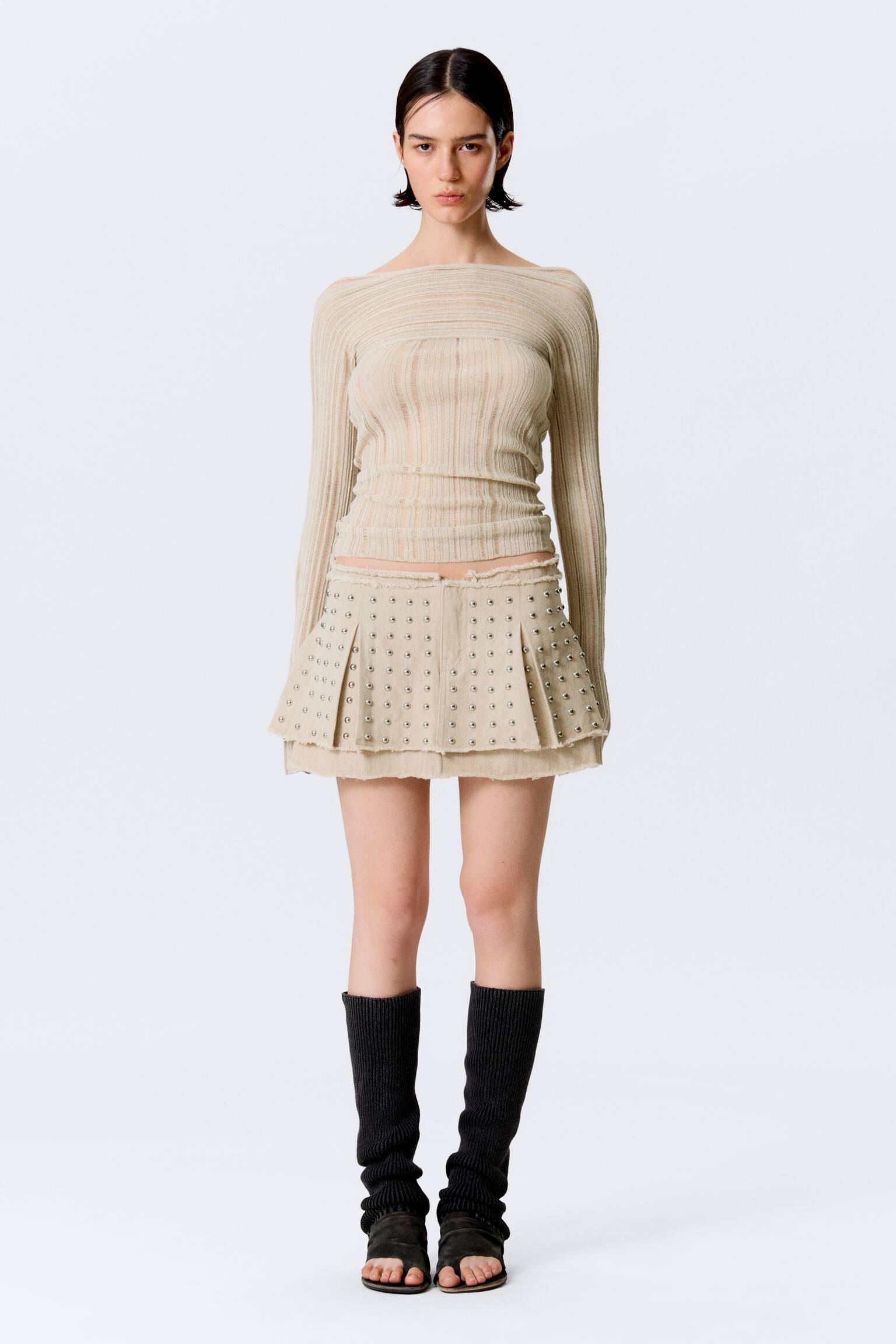 Minirock mit Falten und Nieten - Beige - 1