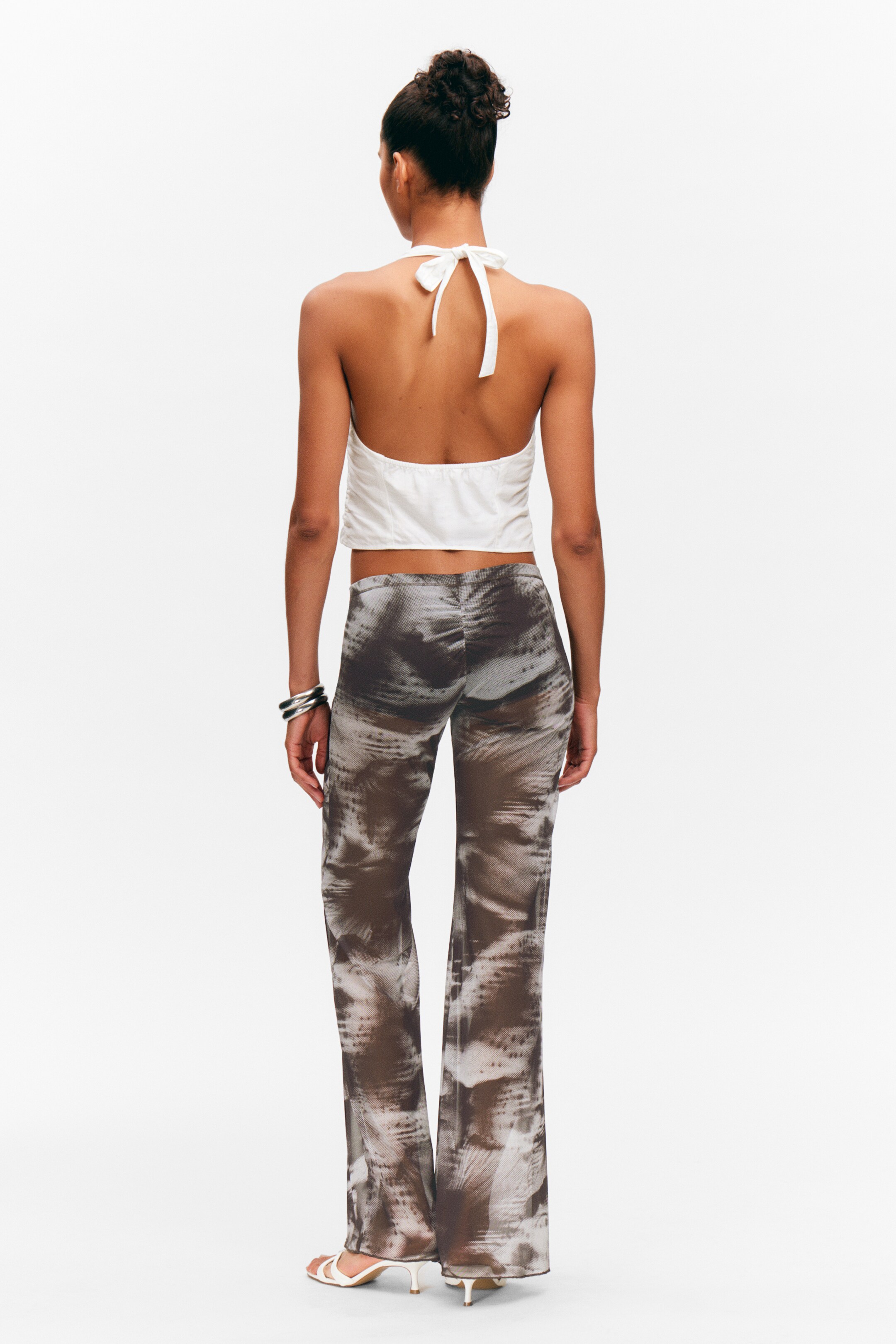 Grotere afbeelding bekijken: Flared Printed Mesh Trousers - Dark Brown - Blurry Floral - DAMES | H&M NL 3