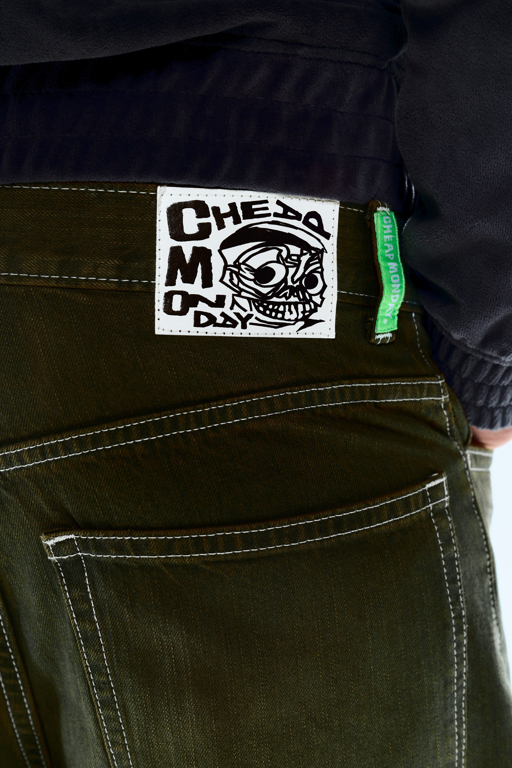 Deep Green - Kakigroen - Looser jeans met normale taille en wijde pijpen - 6