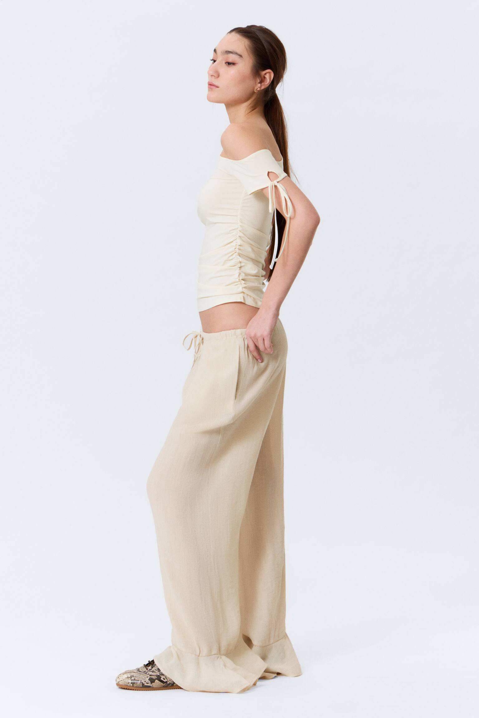 Lediga byxor med volang - Ljusbeige/Brun/Beige - Ormskinnsmönstrad - 5