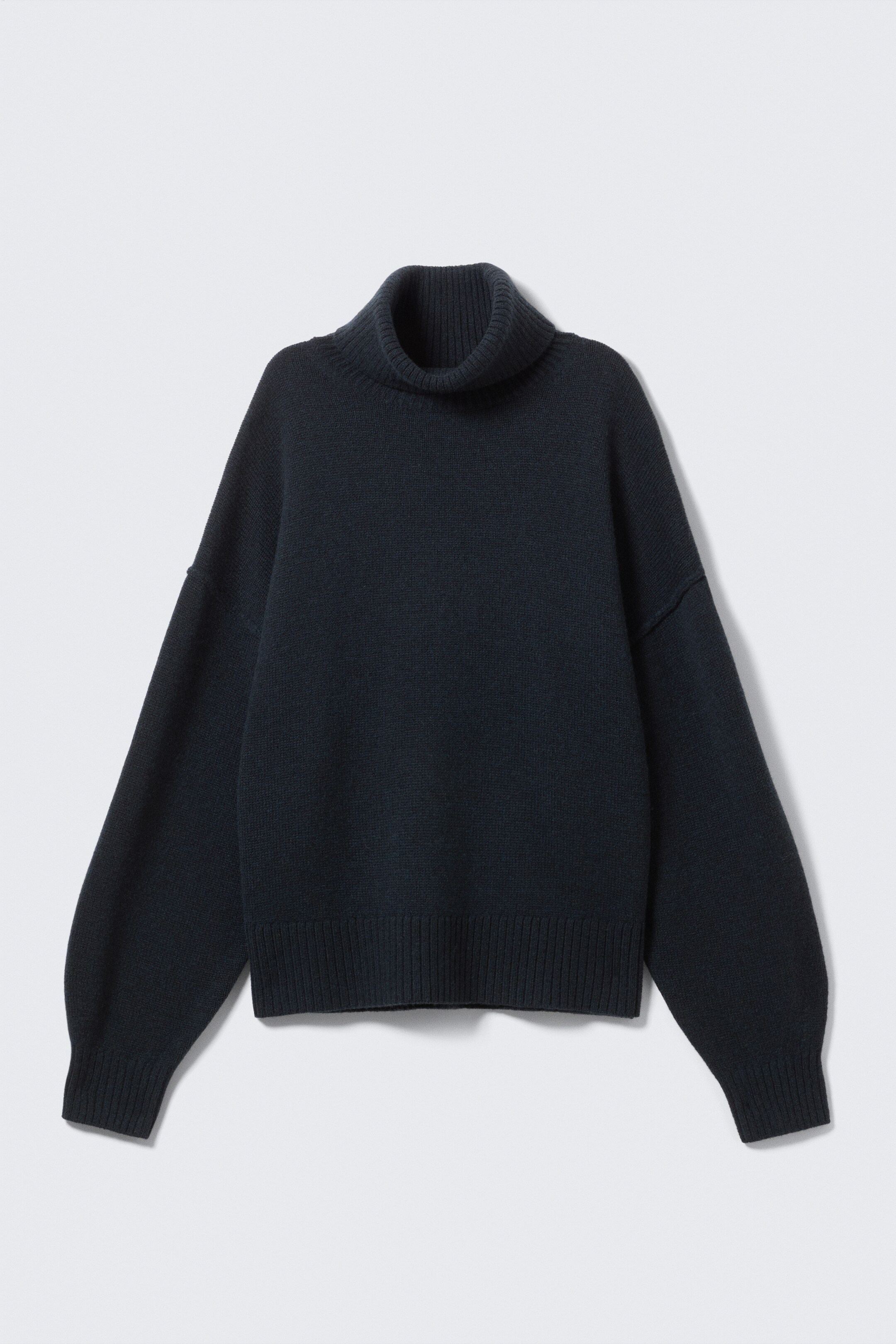 Visa större bild: Oversized turtleneck i ull - Mörk marinblå - DAM | H&M SE 5