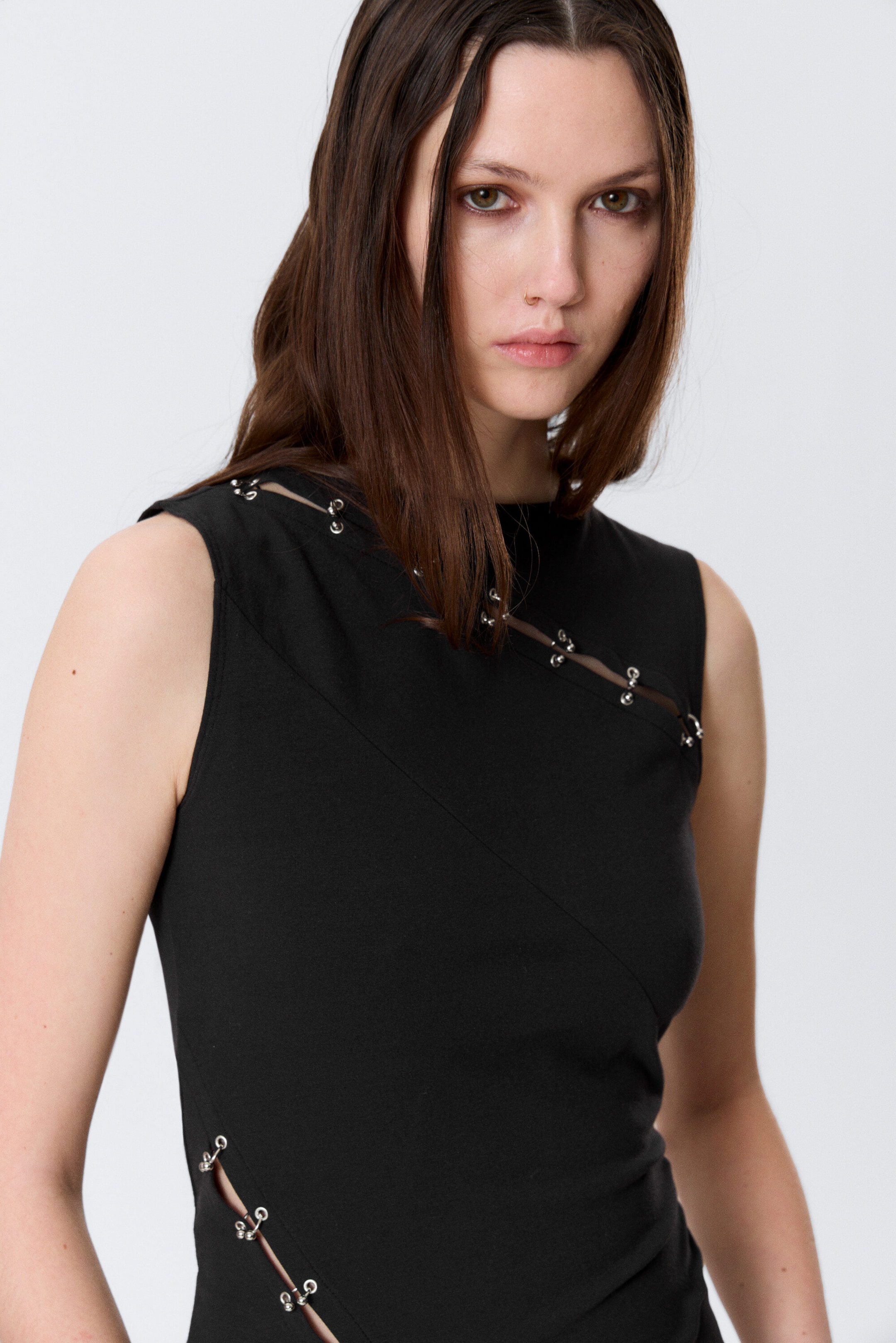 Black - Slim Pierced Seam Sleeveless Top - 2