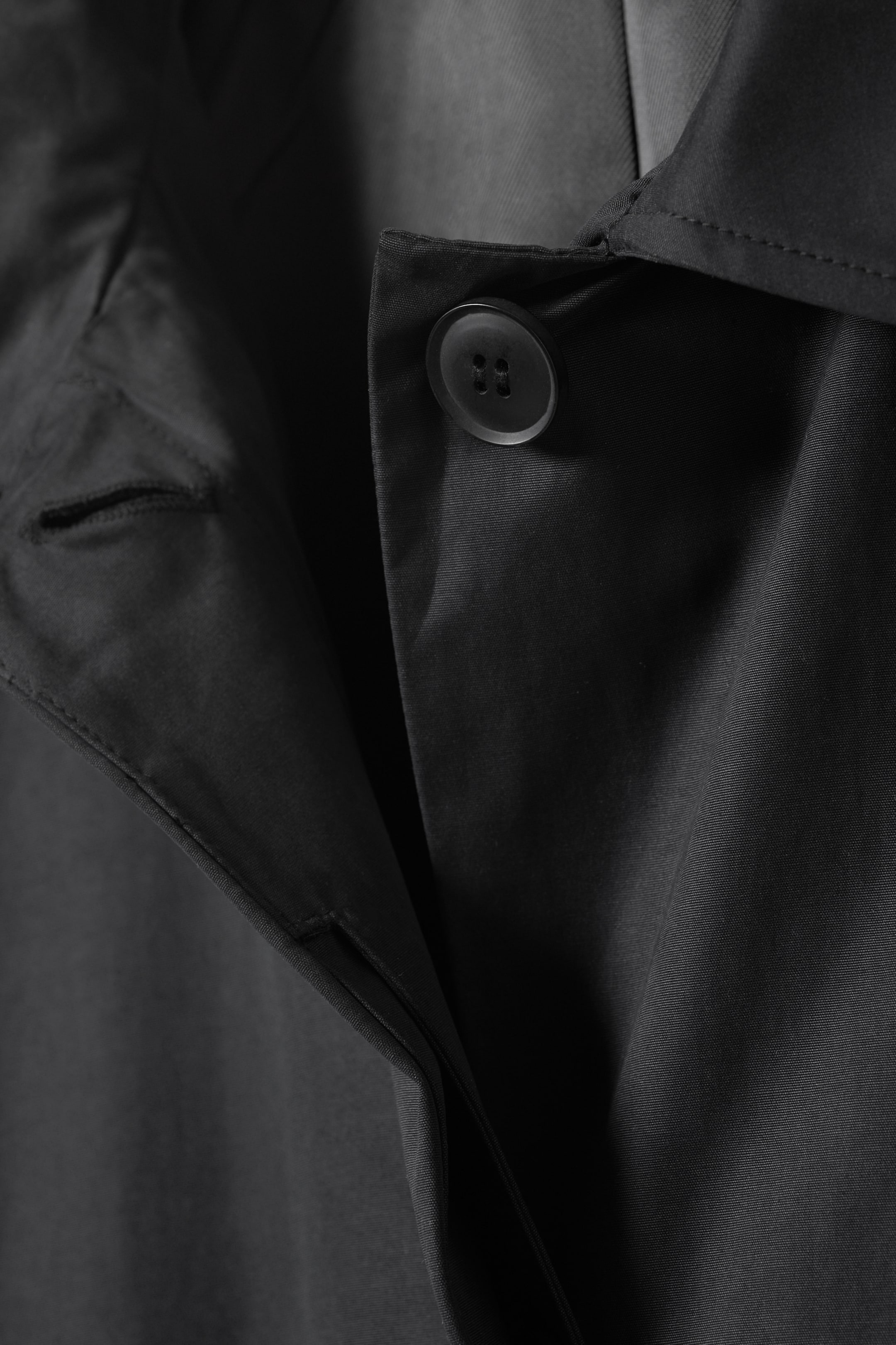 Visa större bild: Enkelknäppt oversized carcoat - Svart - DAM | H&M SE 2